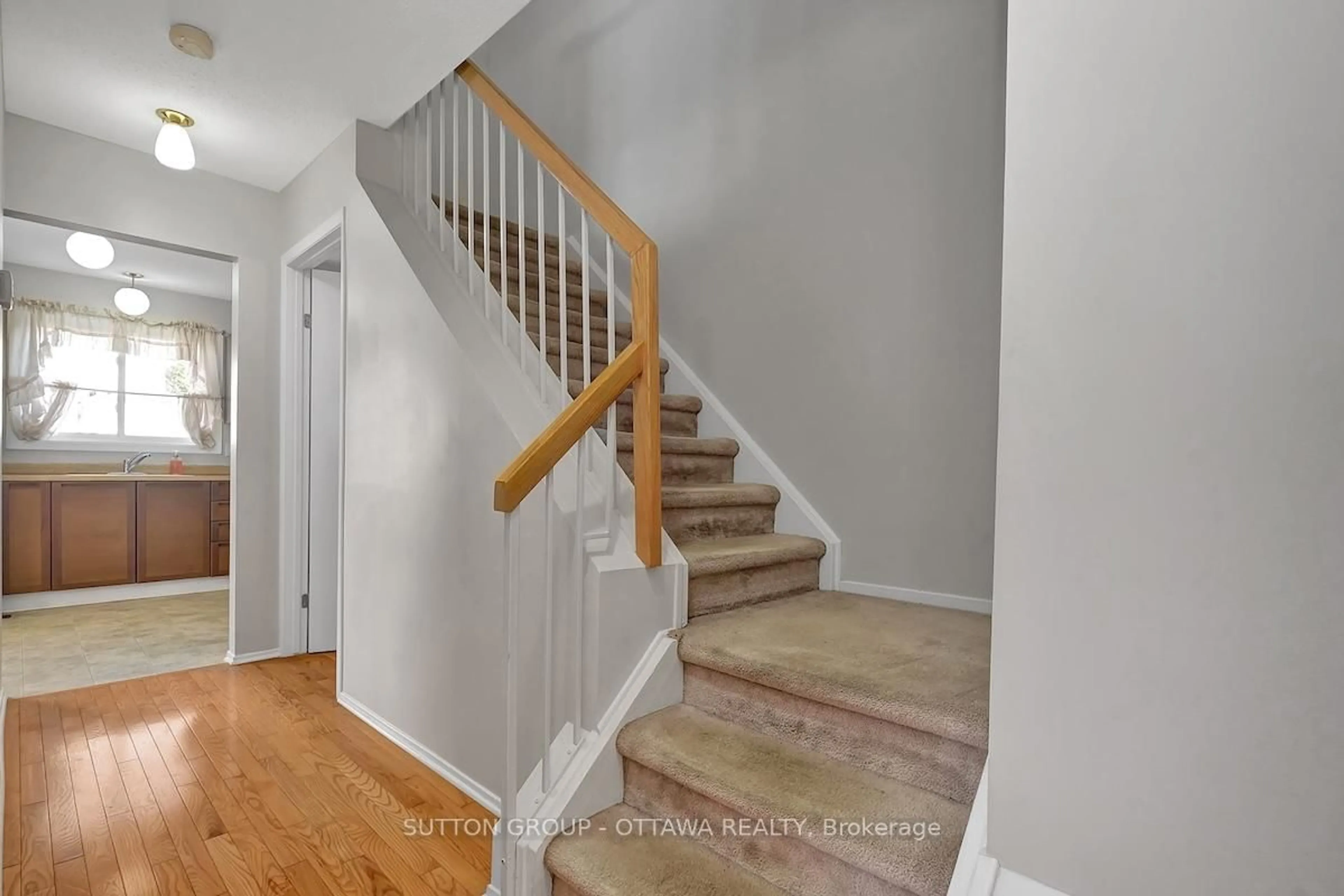 Stairs for 1540 Bourcier Dr, Ottawa Ontario K1E 3J2