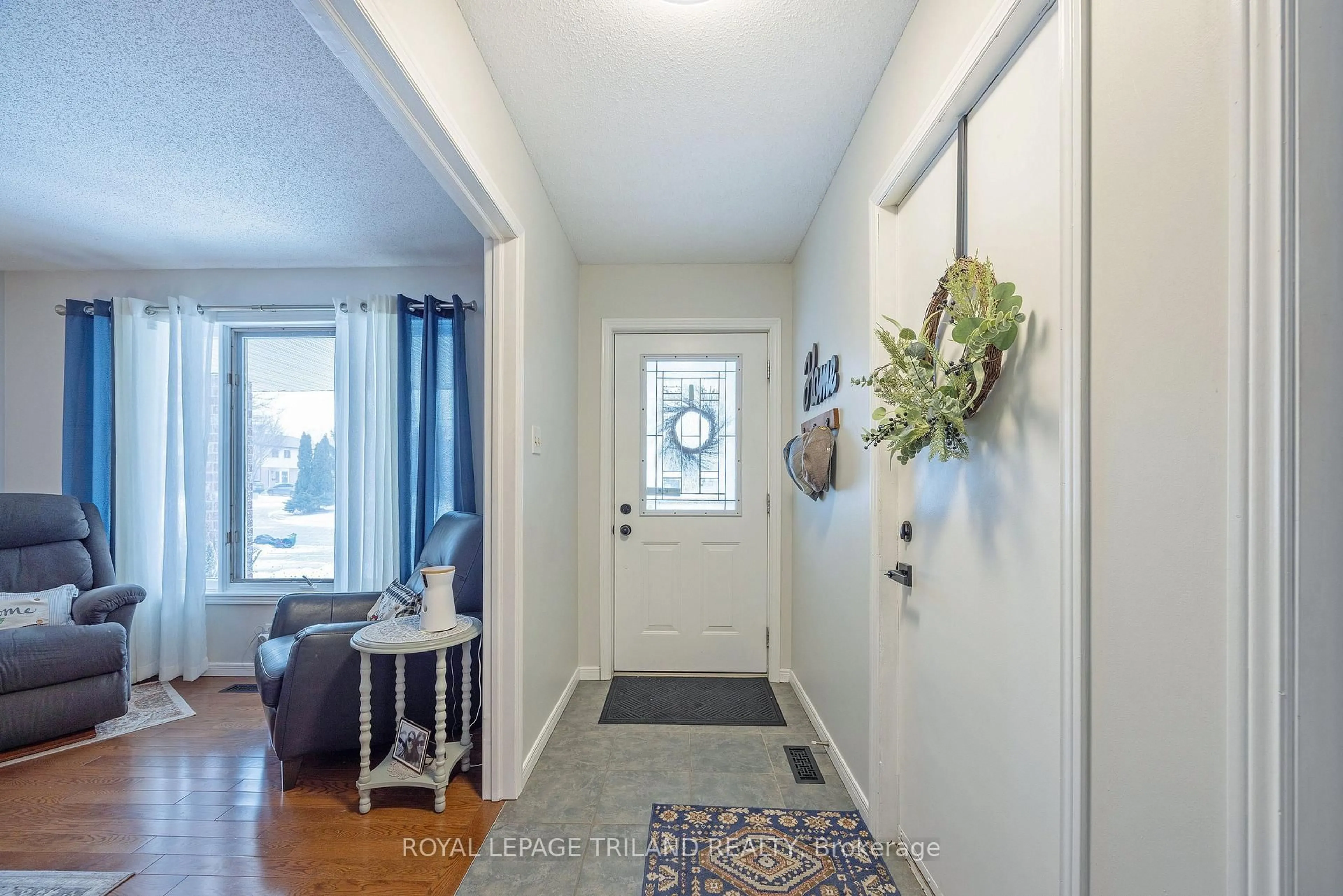 Indoor entryway for 104 Josselyn Dr, London South Ontario N6E 3V6