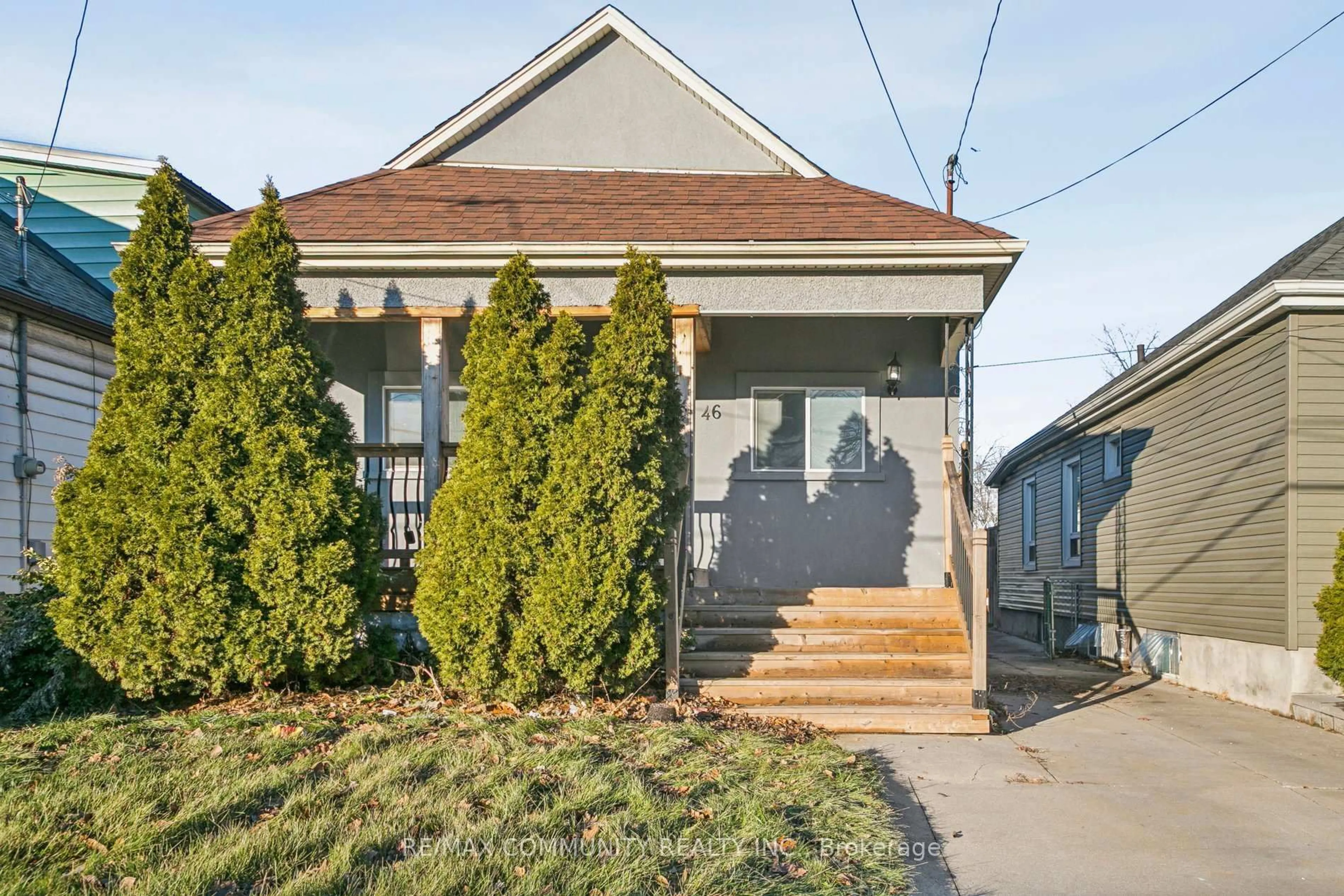 Home with brick exterior material, street for 46 East 7th St, Hamilton Ontario L9A 3G8