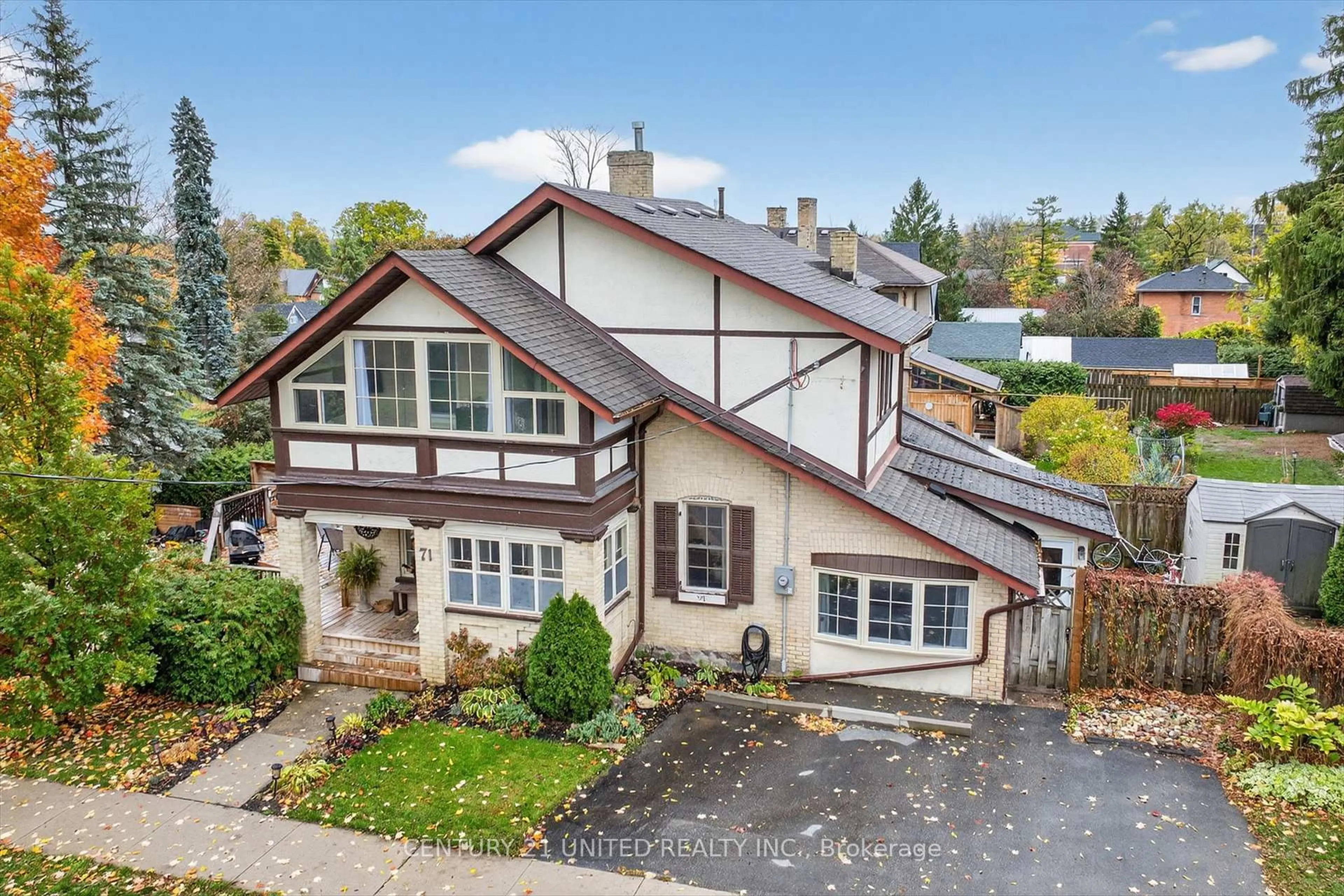 A pic from outside/outdoor area/front of a property/back of a property/a pic from drone, street for 71 Bond St, Kawartha Lakes Ontario K9V 3R5