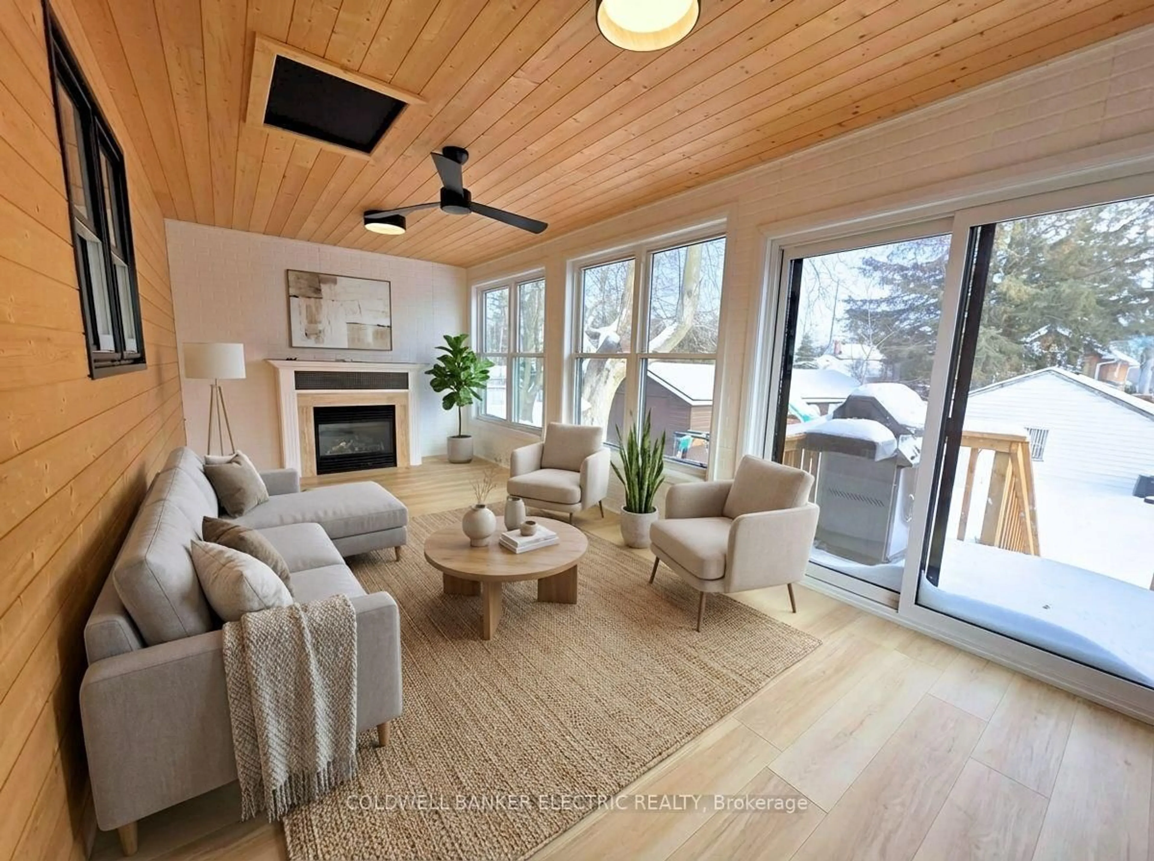 Living room with furniture, wood/laminate floor for 220 Rogers St, Peterborough Ontario K9H 1W3