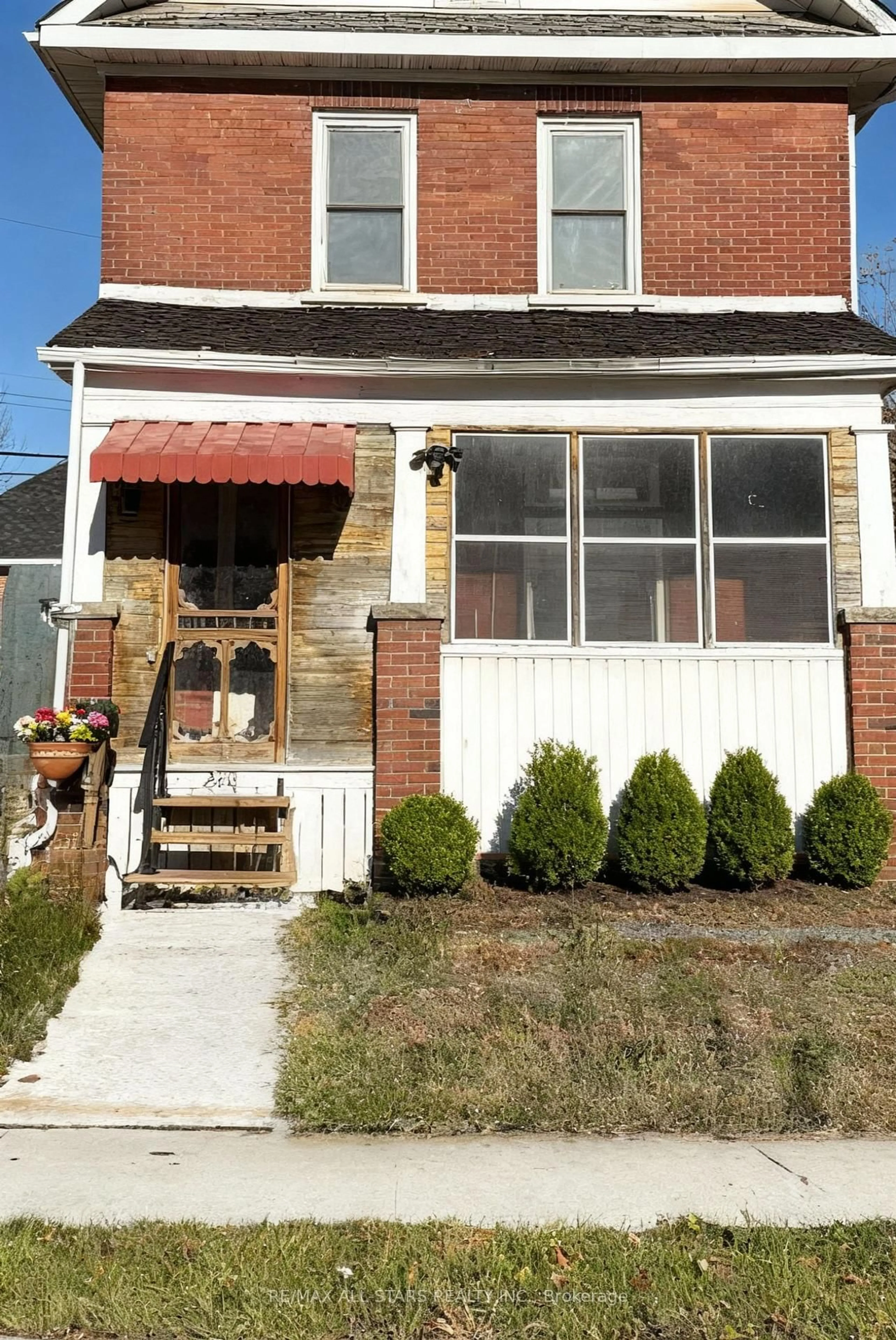Home with brick exterior material, street for 280 Lansdowne St, Peterborough Ontario K9J 1Y8