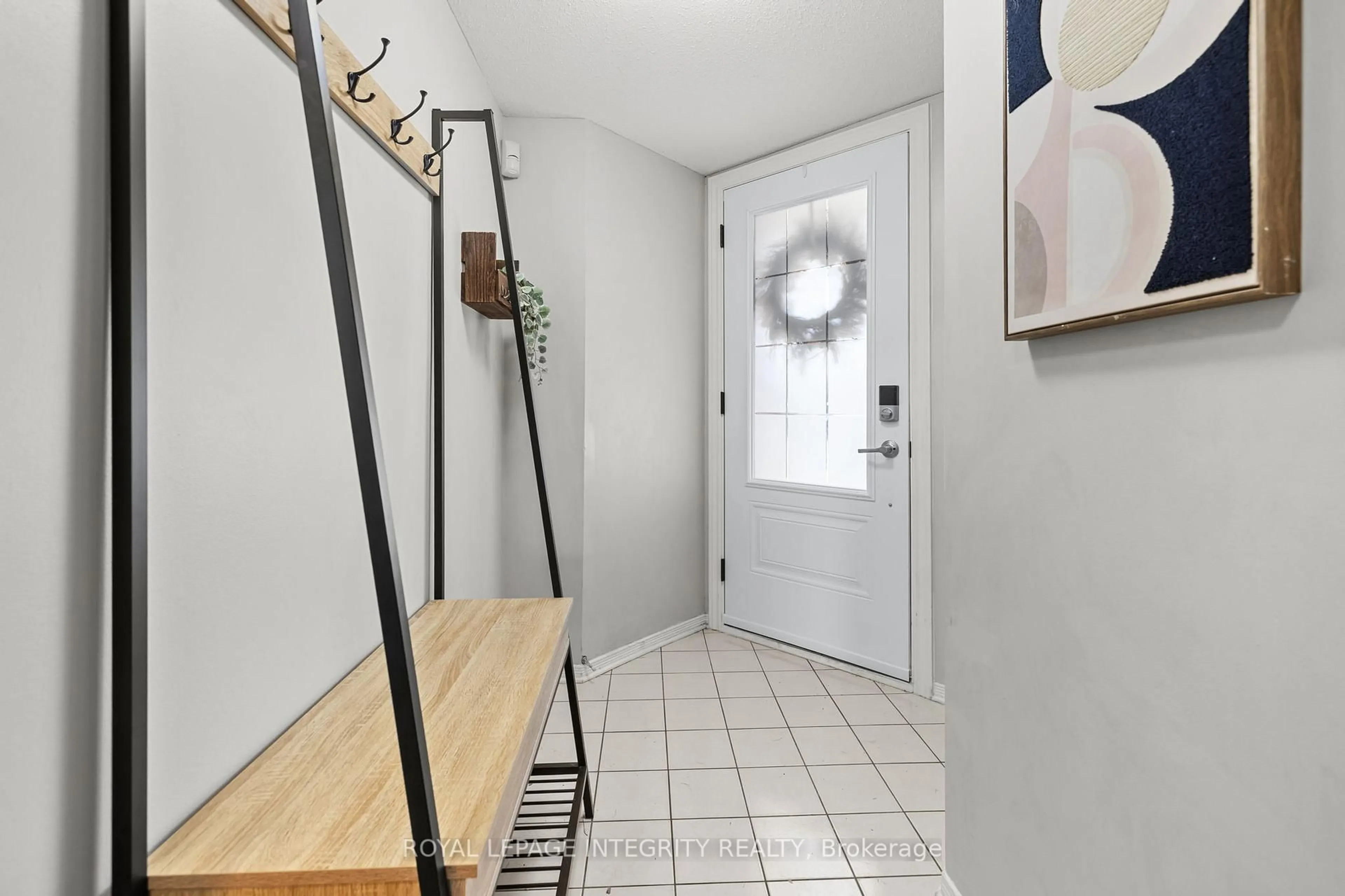 Indoor entryway for 13 Banchory Cres, Kanata Ontario K2K 2V4