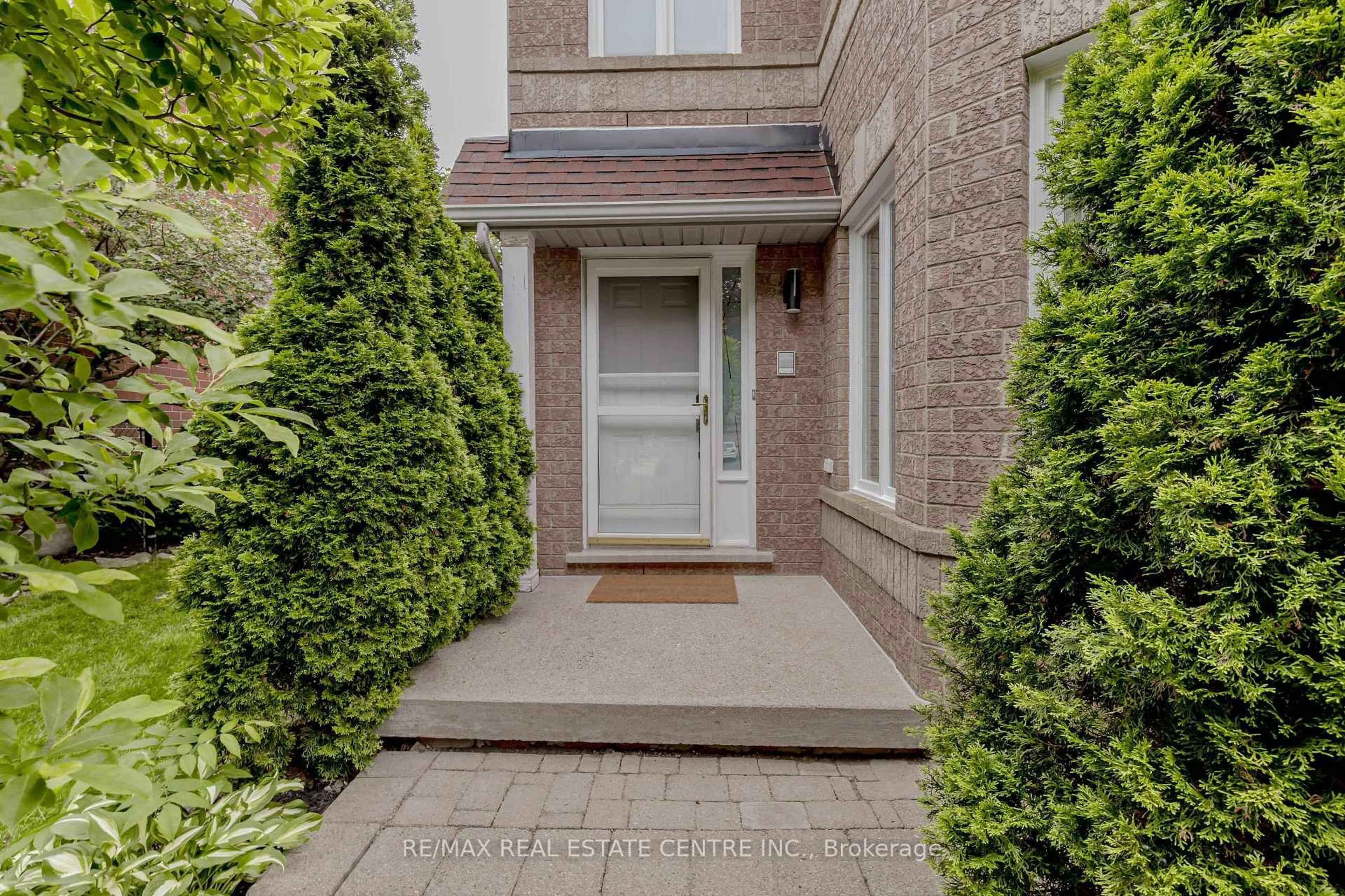 Unknown for 33 Strathroy Cres, Hamilton Ontario L8B 0K9