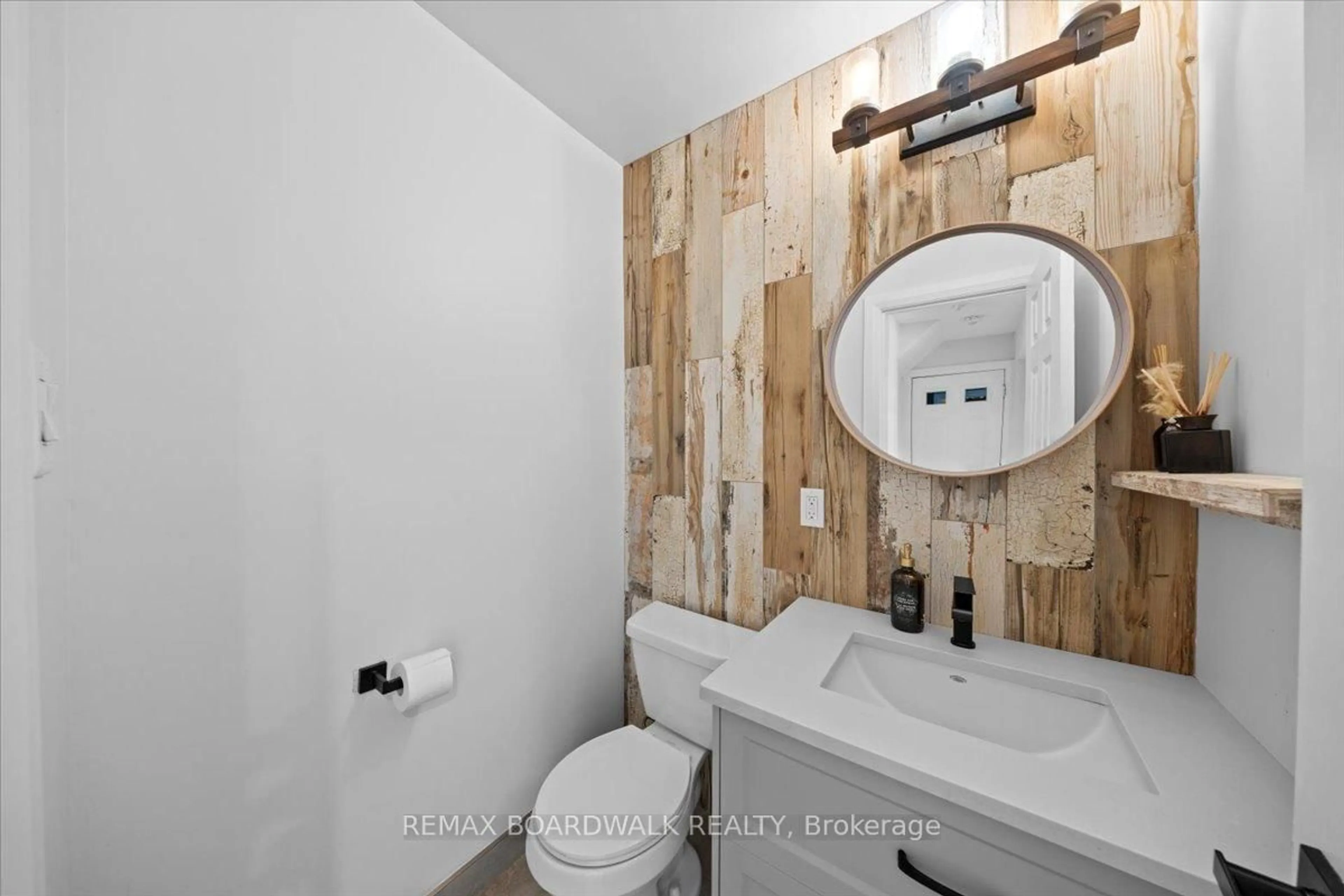 Standard bathroom, unknown for 7 Gagnon Crt, Ottawa Ontario K2K 1A7