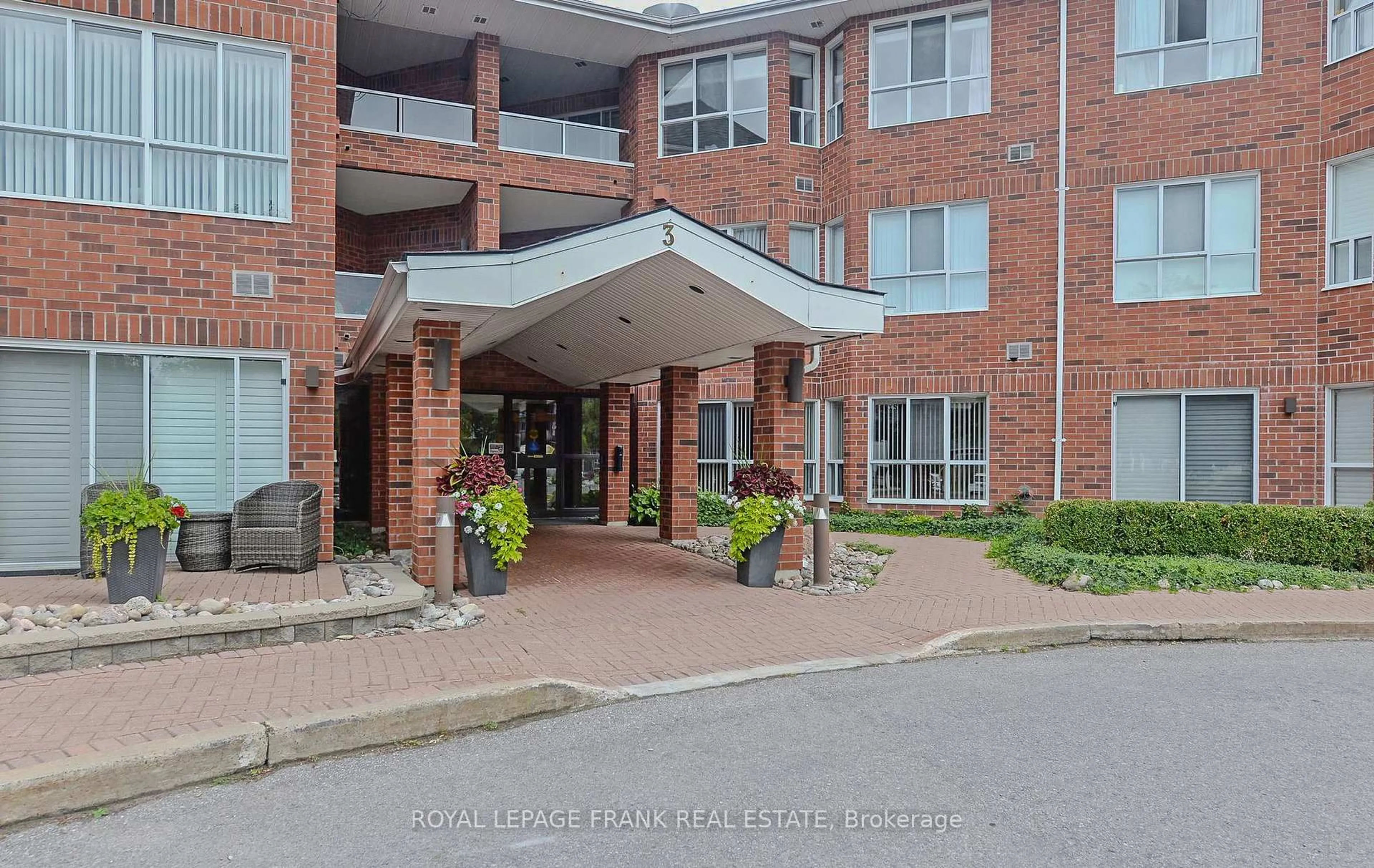 Indoor foyer for 3 Heritage Way #110, Kawartha Lakes Ontario K9V 5Z1
