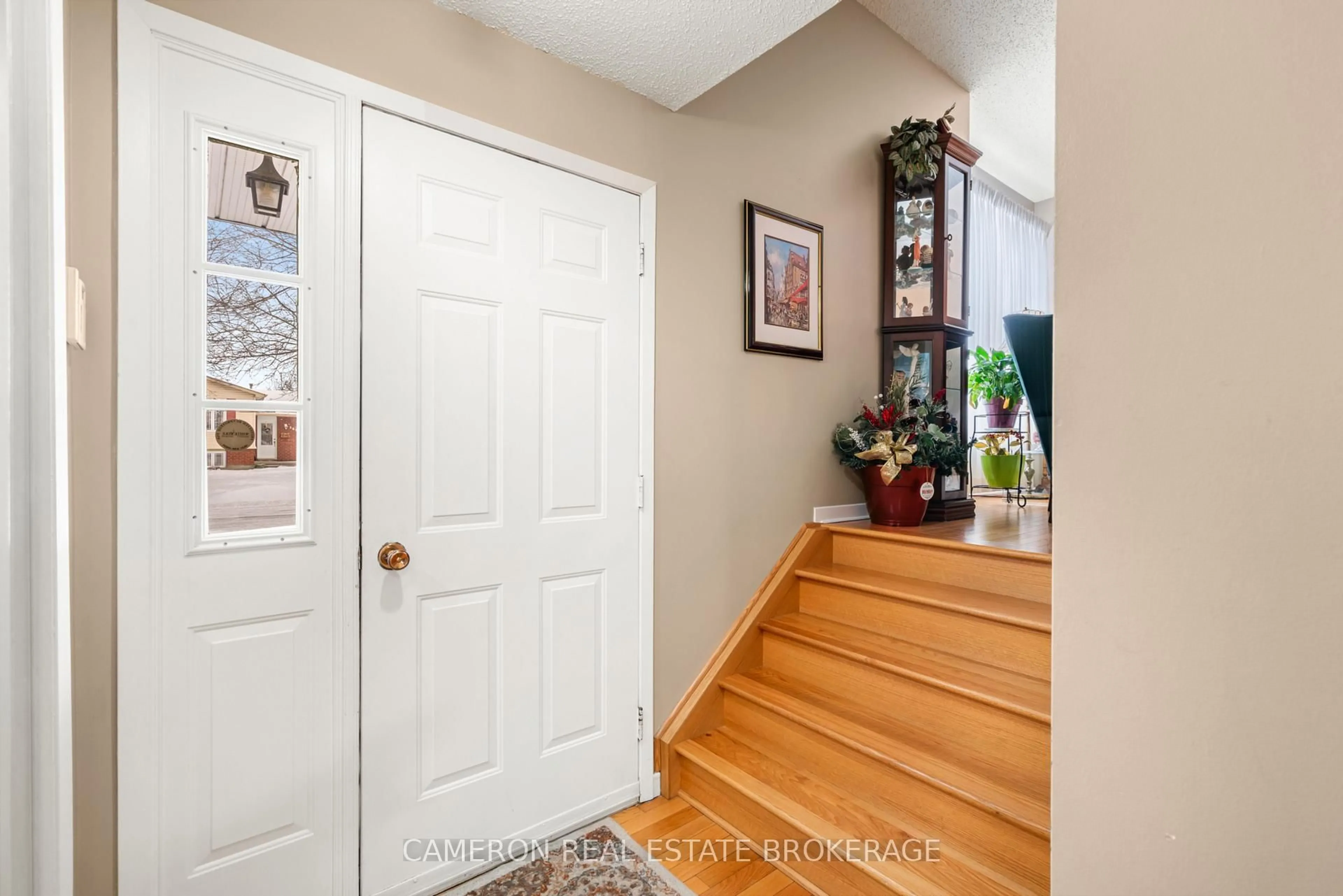 Indoor entryway for 364 Angela Cres, Cornwall Ontario K6H 6Z8