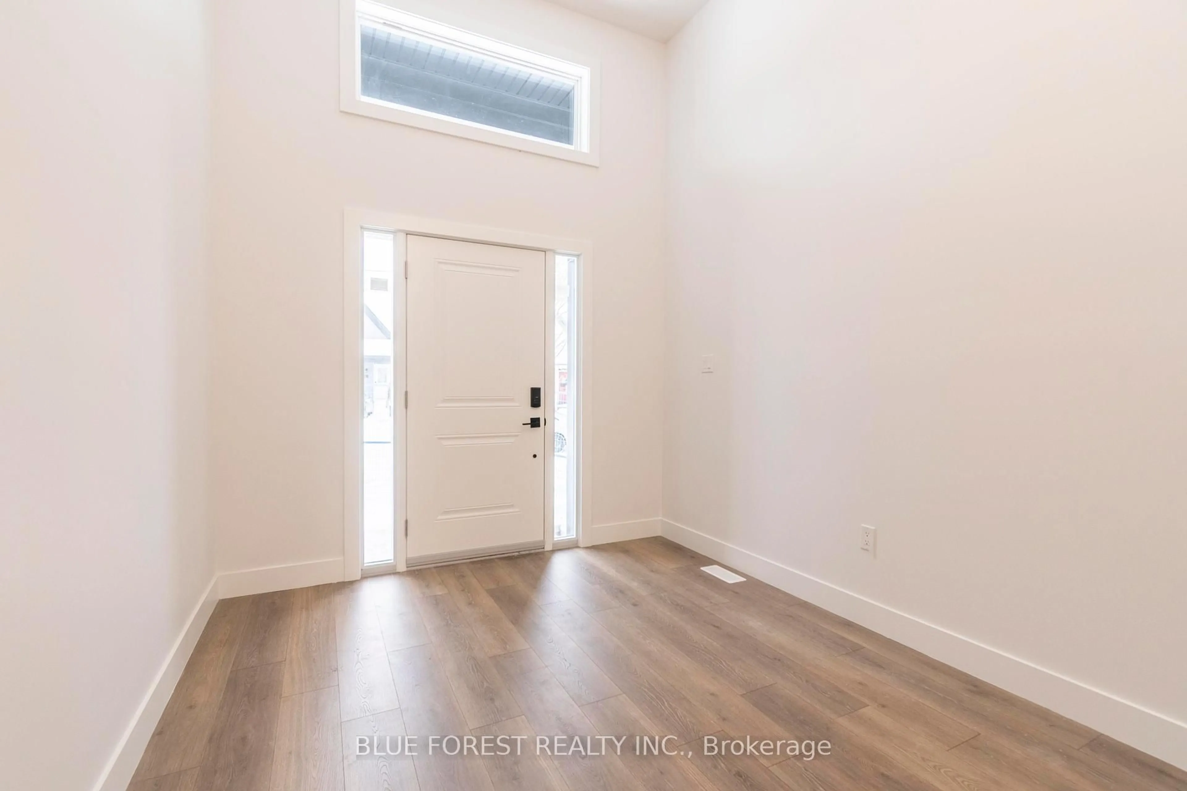 Indoor entryway for 19 Redan St, London East Ontario N5Z 1Y7