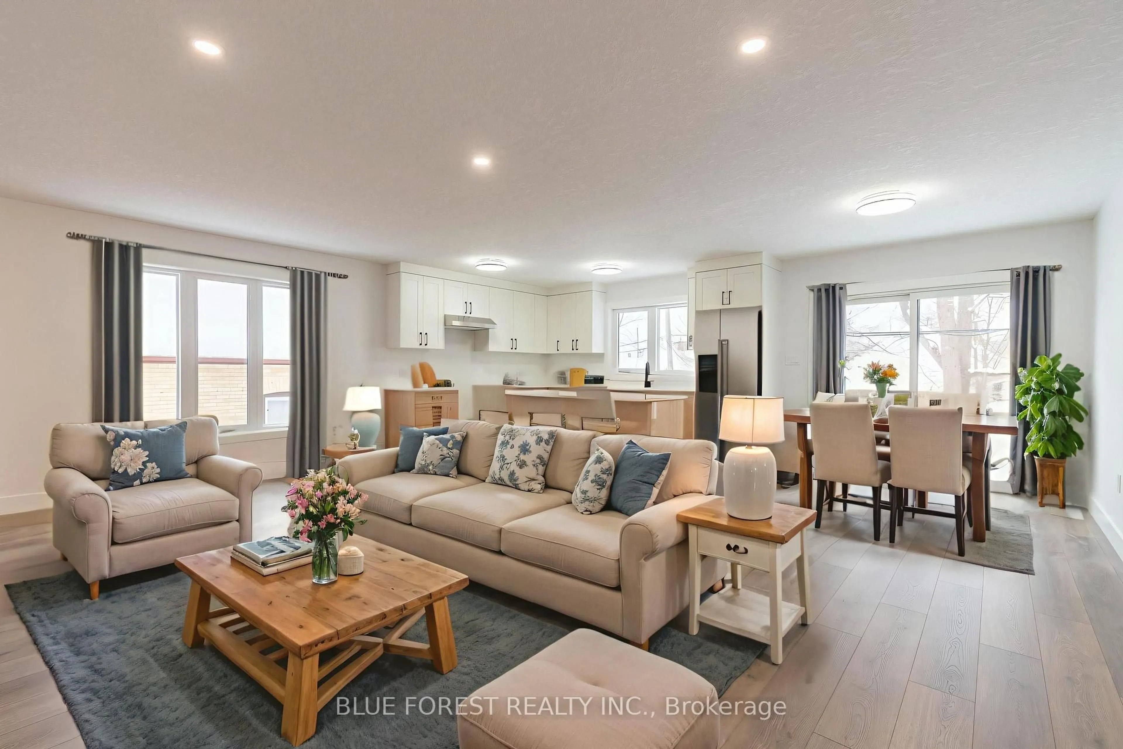 Living room with furniture, unknown for 19 Redan St, London East Ontario N5Z 1Y7