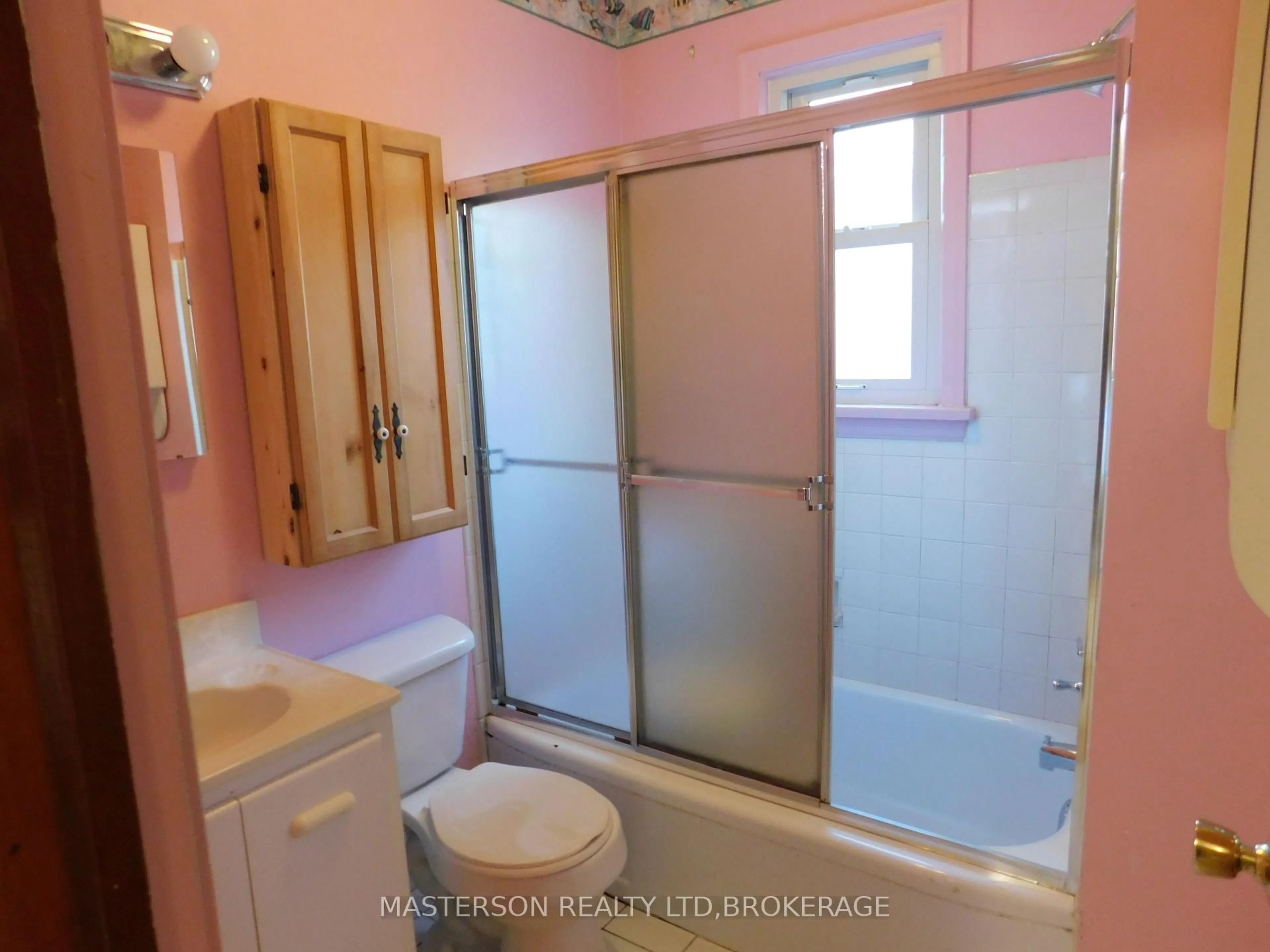 Standard bathroom, ceramic/tile floor for 4096 Dyson Ave, Niagara Falls Ontario L2E 3L7