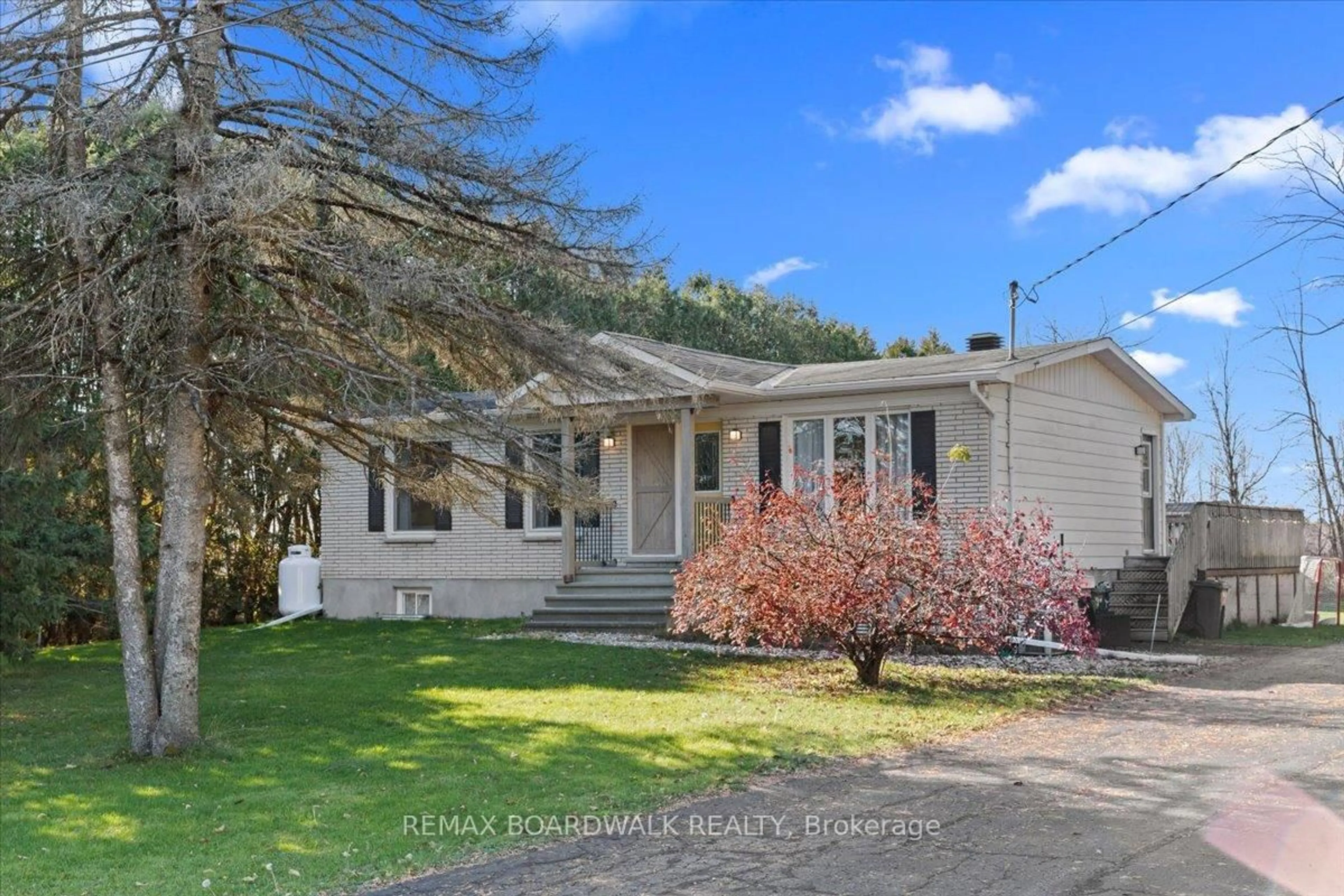 A pic from outside/outdoor area/front of a property/back of a property/a pic from drone, street for 2462 Dunning Rd, Sarsfield Ontario K0A 3E0