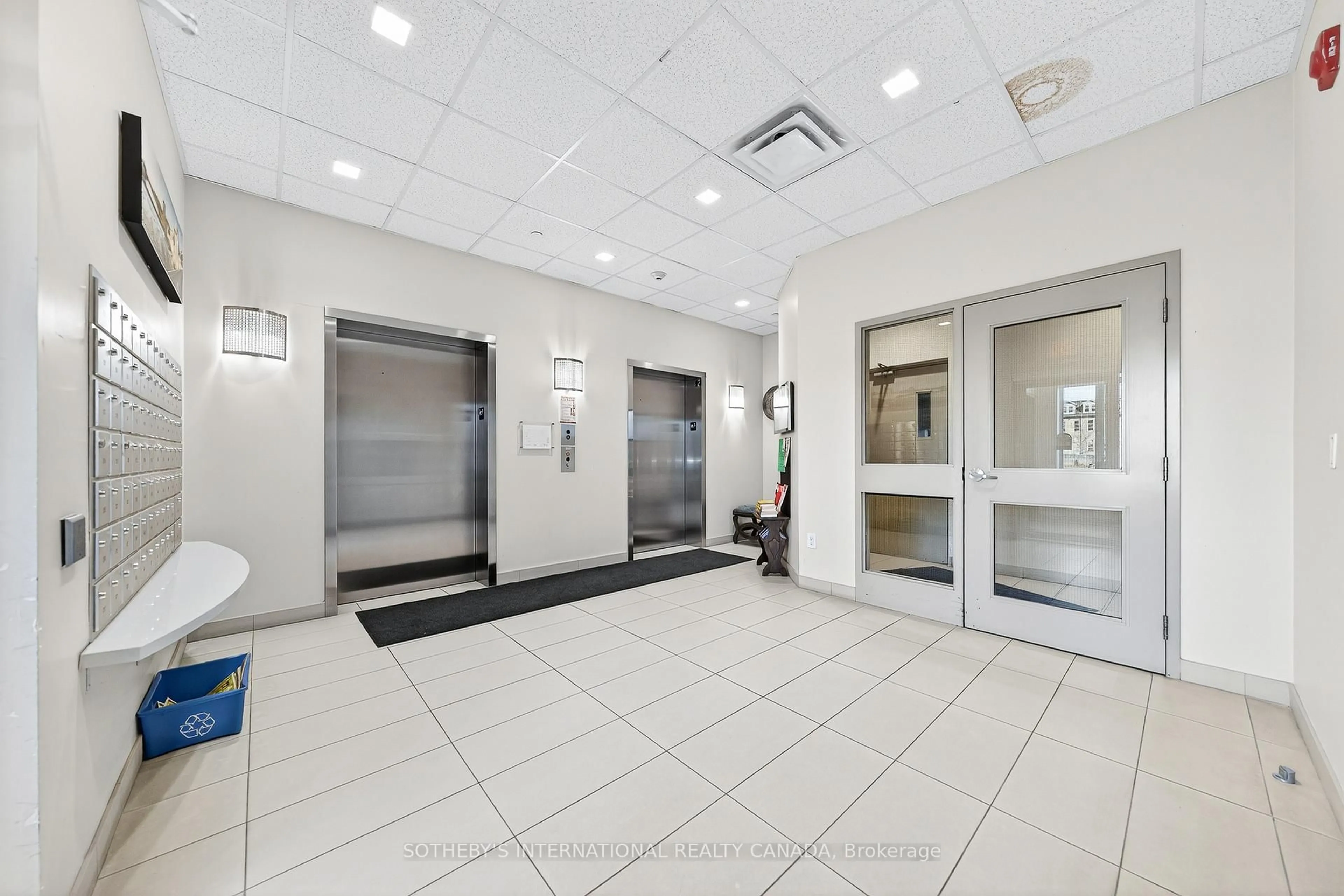 Indoor foyer for 155 Water St #502, Cambridge Ontario N1R 3E2