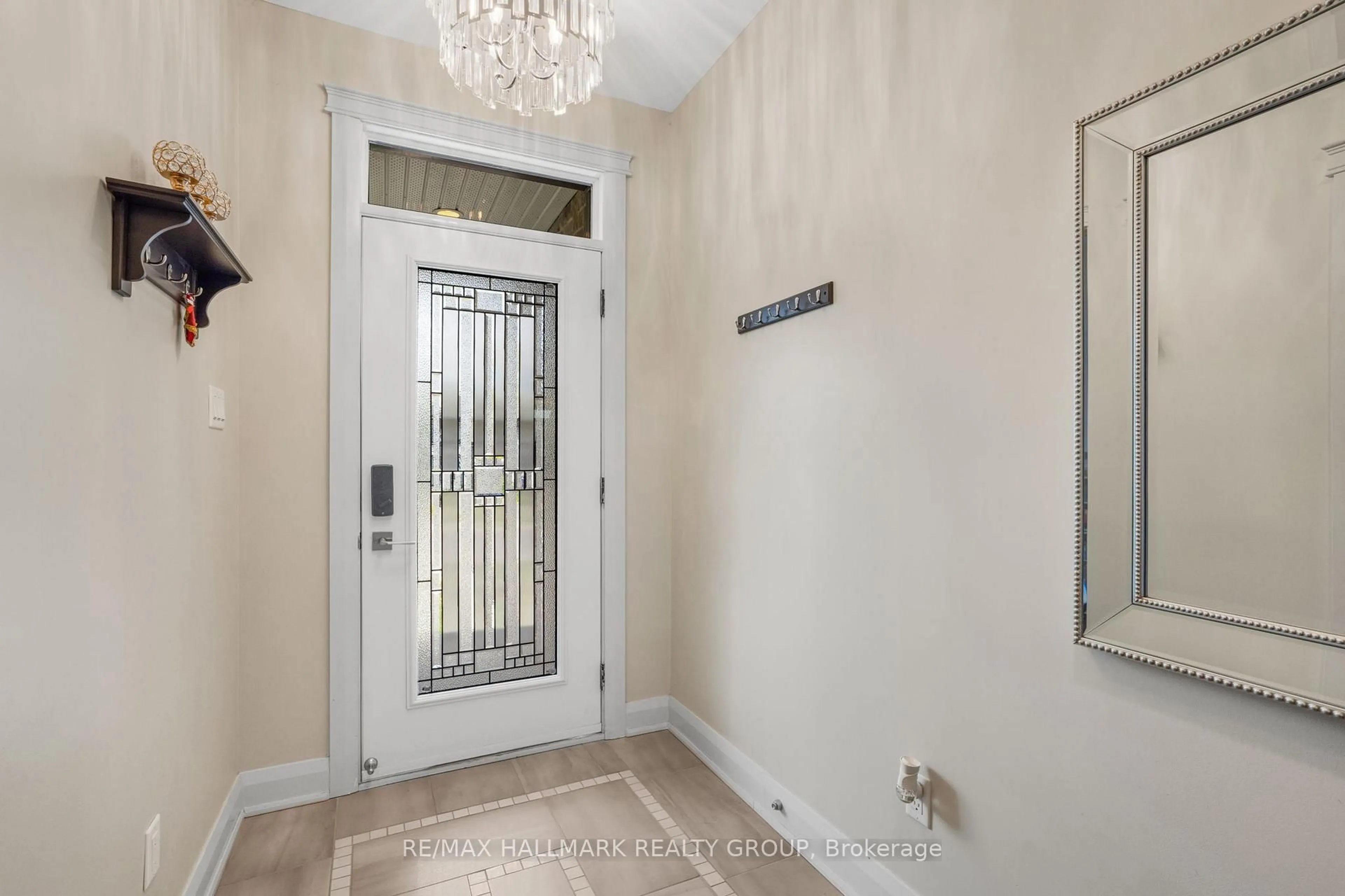 Indoor entryway for 353 TRILLIUM Circ, Alfred and Plantagenet Ontario K0A 3K0