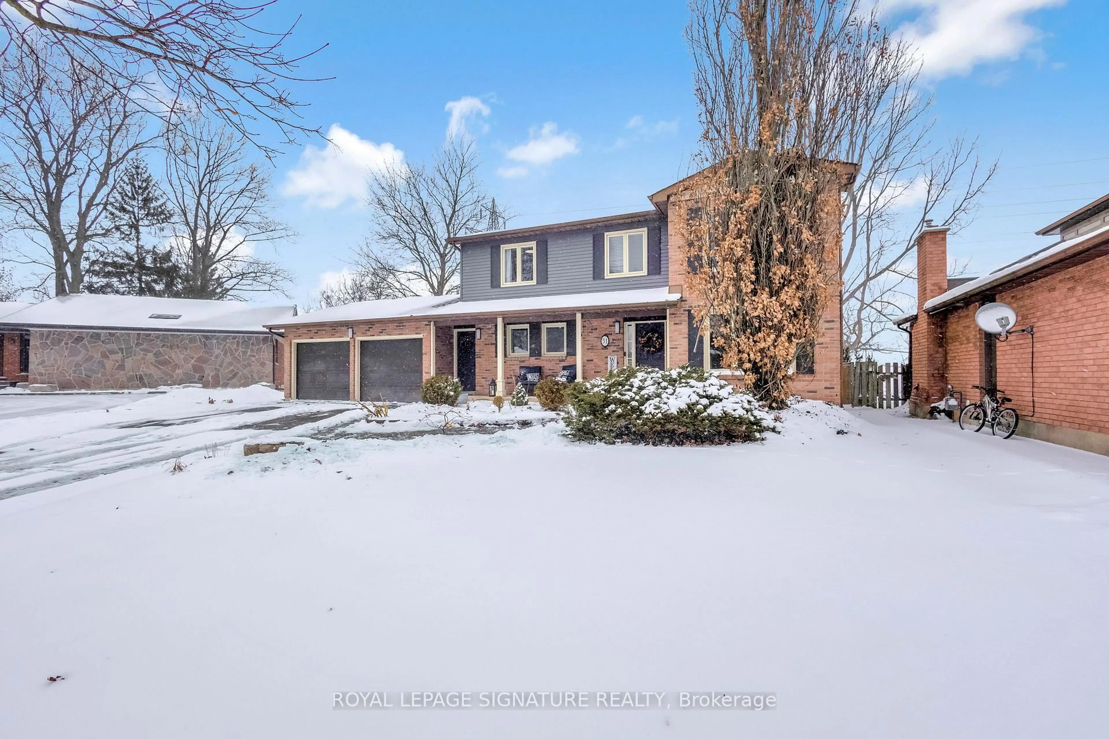 A pic from outside/outdoor area/front of a property/back of a property/a pic from drone, street for 31 Pioneer Pl, Brantford Ontario N3R 7G7