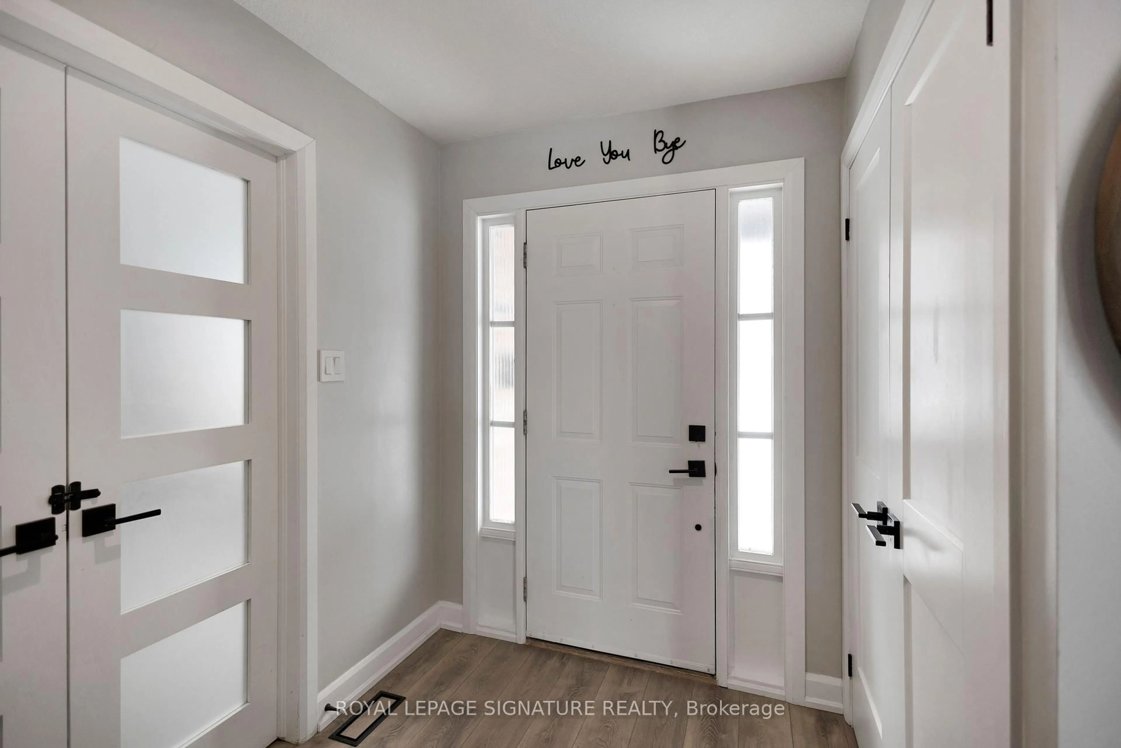 Indoor entryway for 31 Pioneer Pl, Brantford Ontario N3R 7G7