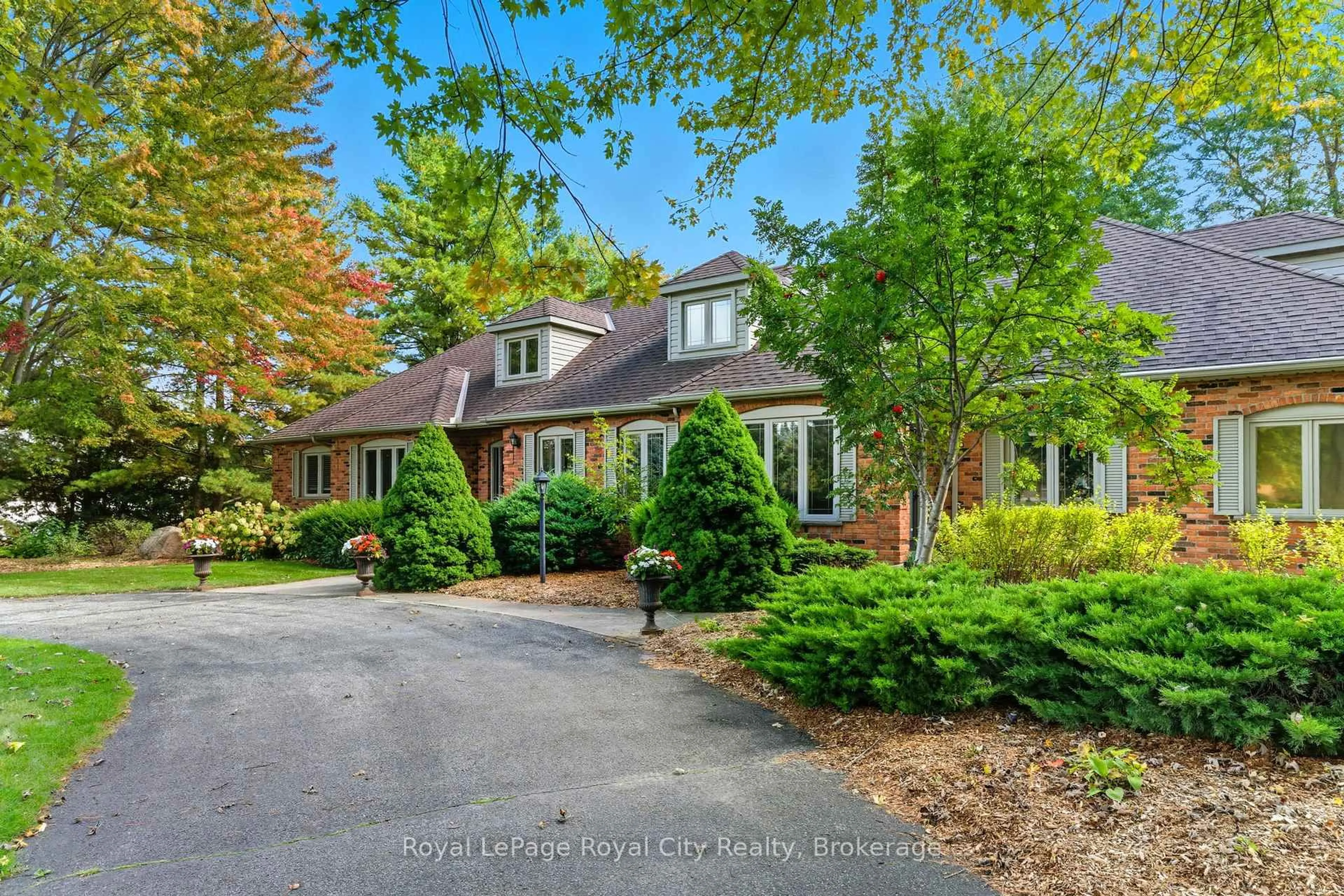 Home with brick exterior material, street for 55 Bridle Path, Puslinch Ontario N0B 2J0