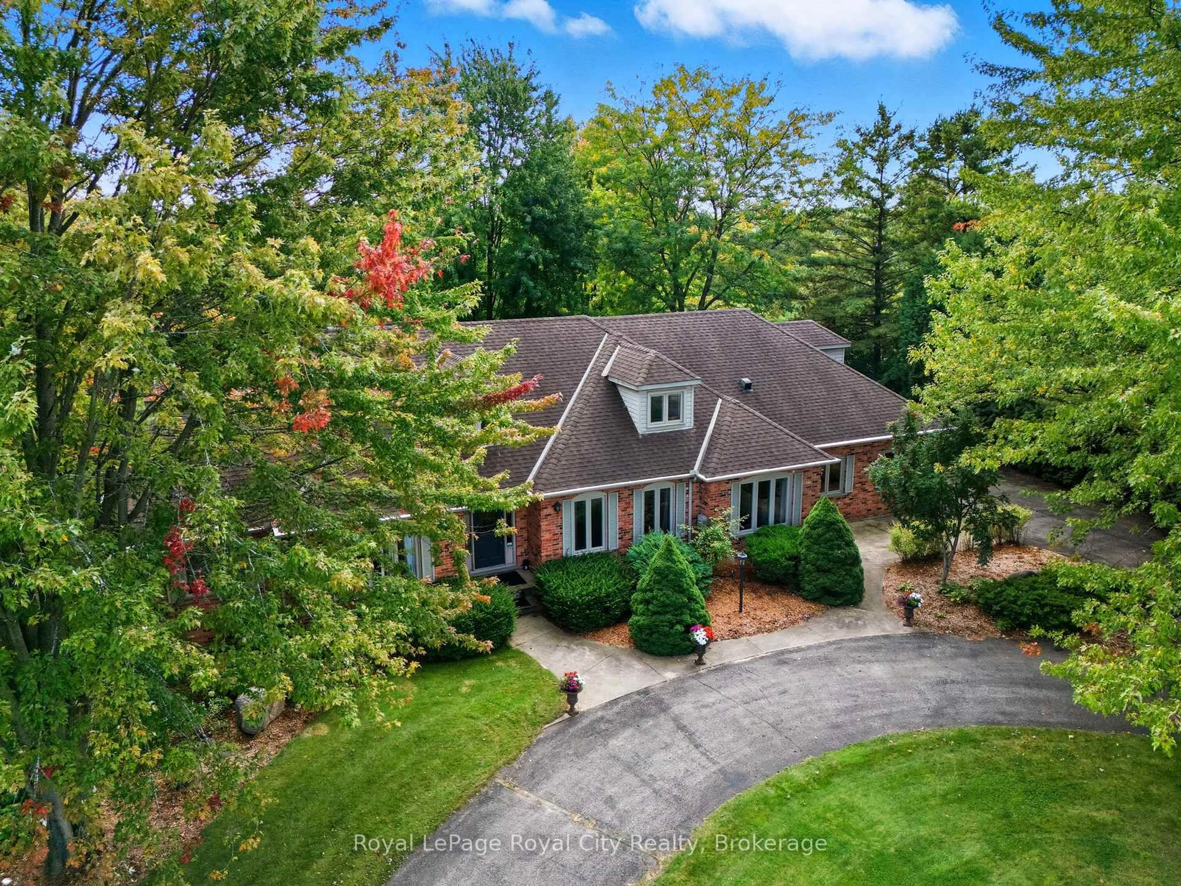 A pic from outside/outdoor area/front of a property/back of a property/a pic from drone, unknown for 55 Bridle Path, Puslinch Ontario N0B 2J0