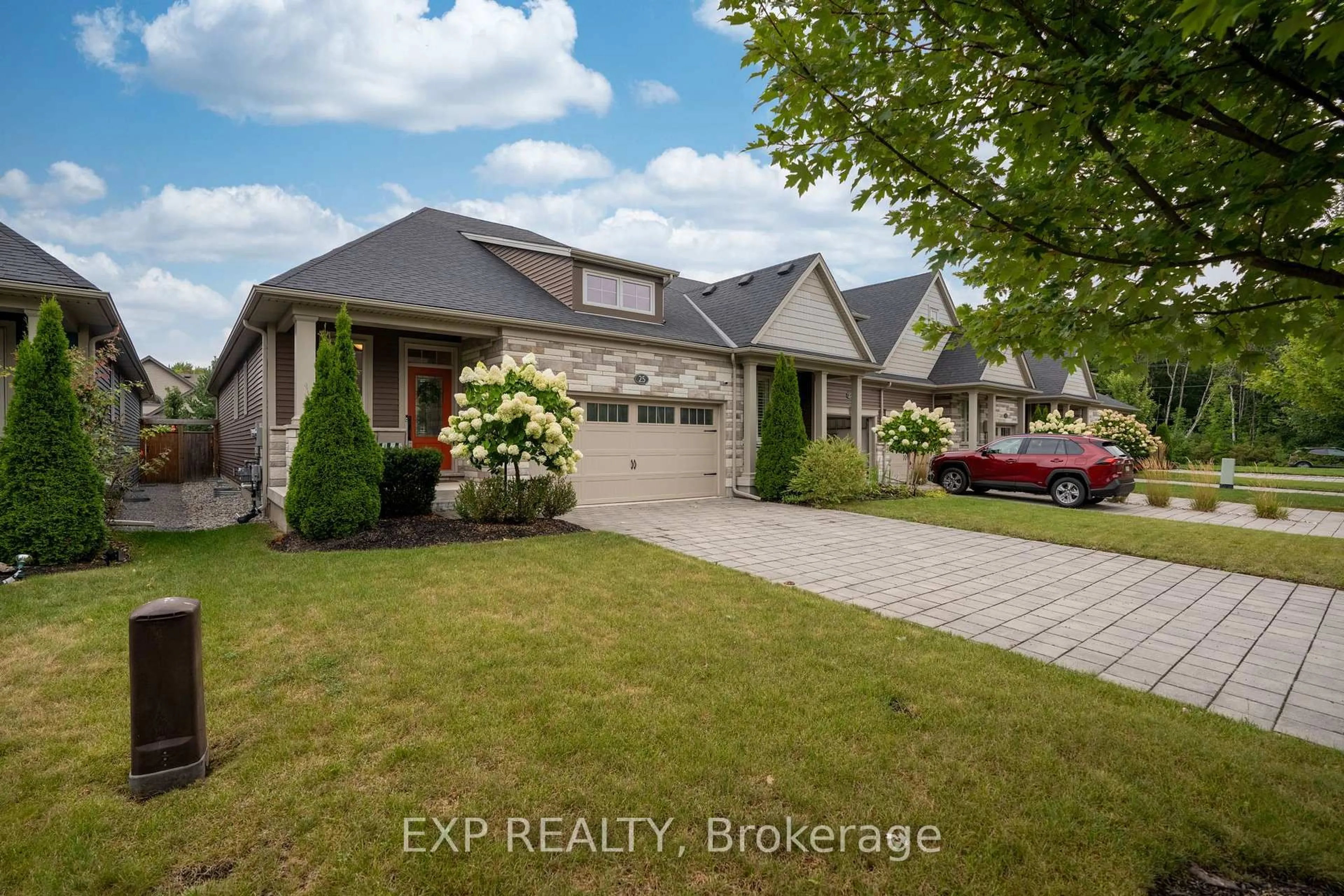 A pic from outside/outdoor area/front of a property/back of a property/a pic from drone, street for 25 Andrew Lane, Thorold Ontario L2V 0V3