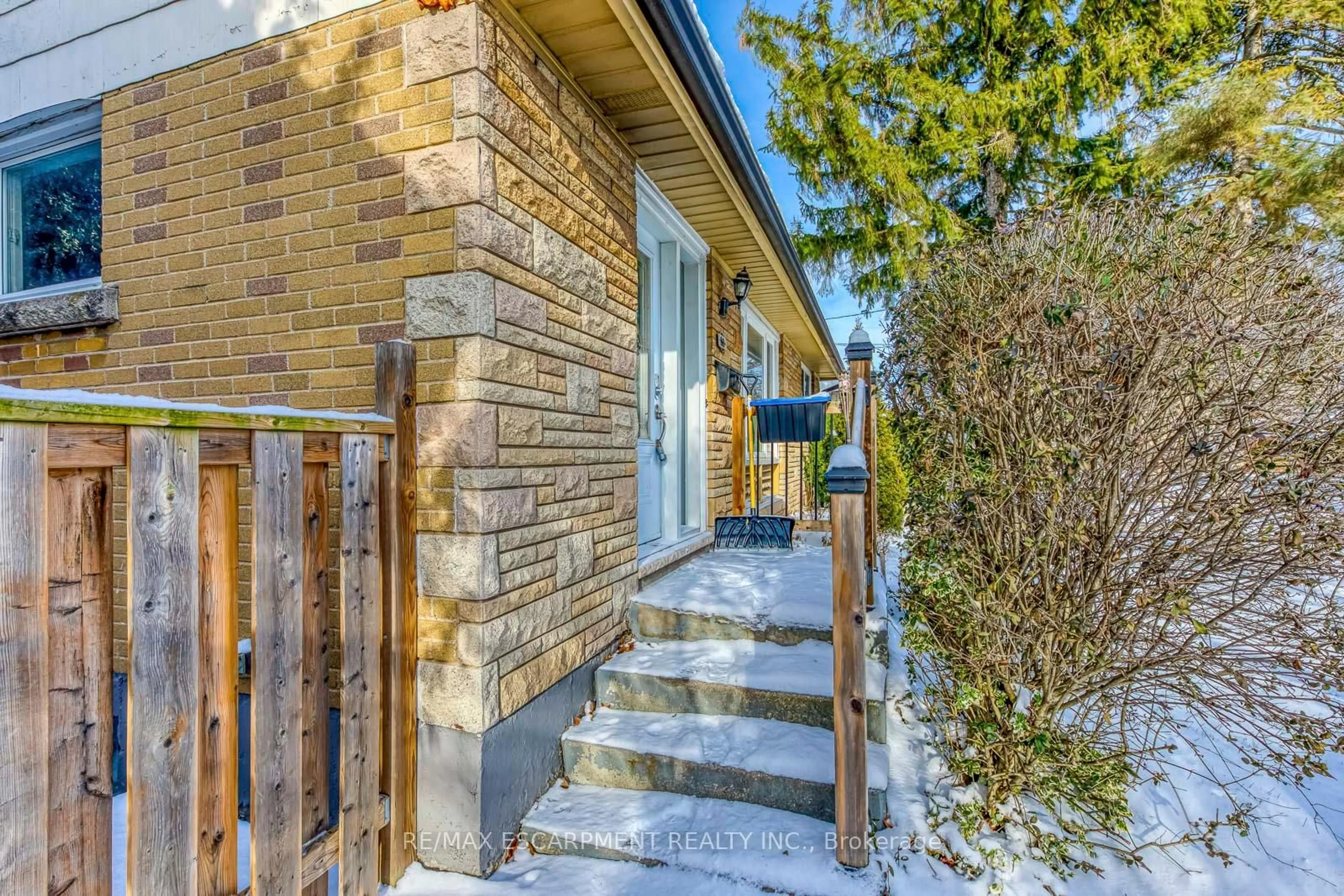 Home with brick exterior material, street for 80 Lower Horning Rd, Hamilton Ontario L8S 3G3