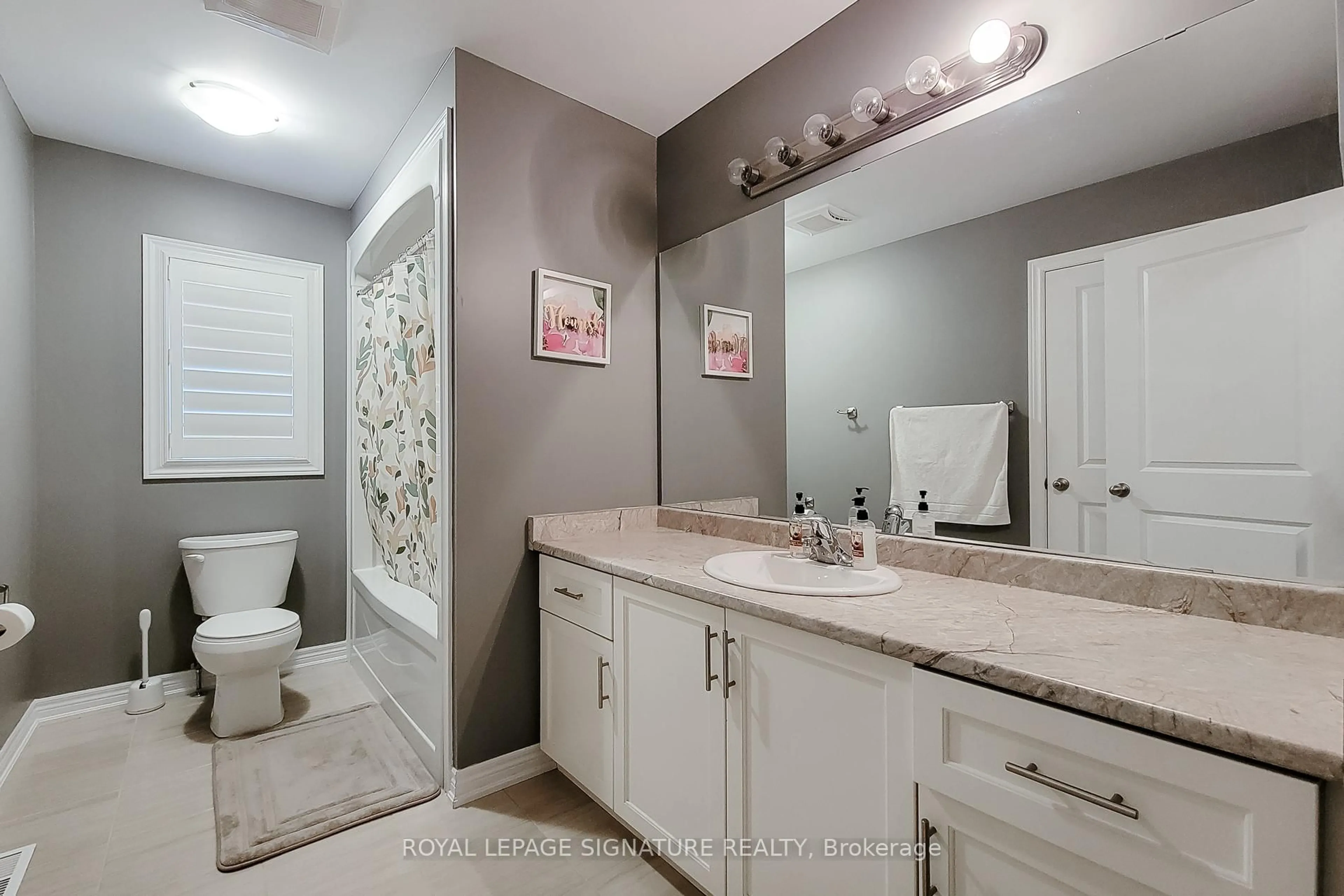 Standard bathroom, ceramic/tile floor for 59 Robertson Rd, Hamilton Ontario L9K 0H7