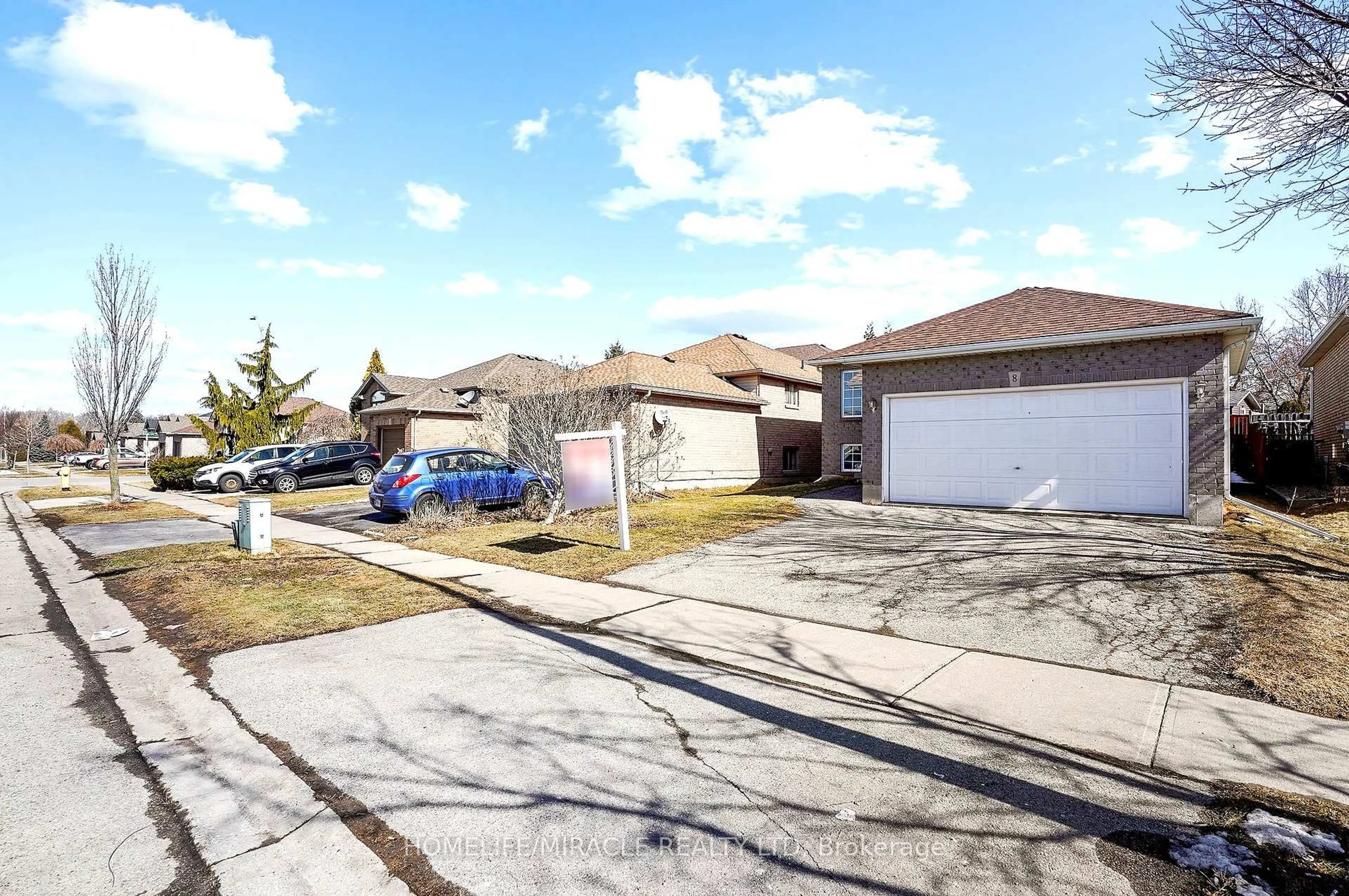 A pic from outside/outdoor area/front of a property/back of a property/a pic from drone, street for 8 Bradley Lane, Brantford Ontario N3T 6R5