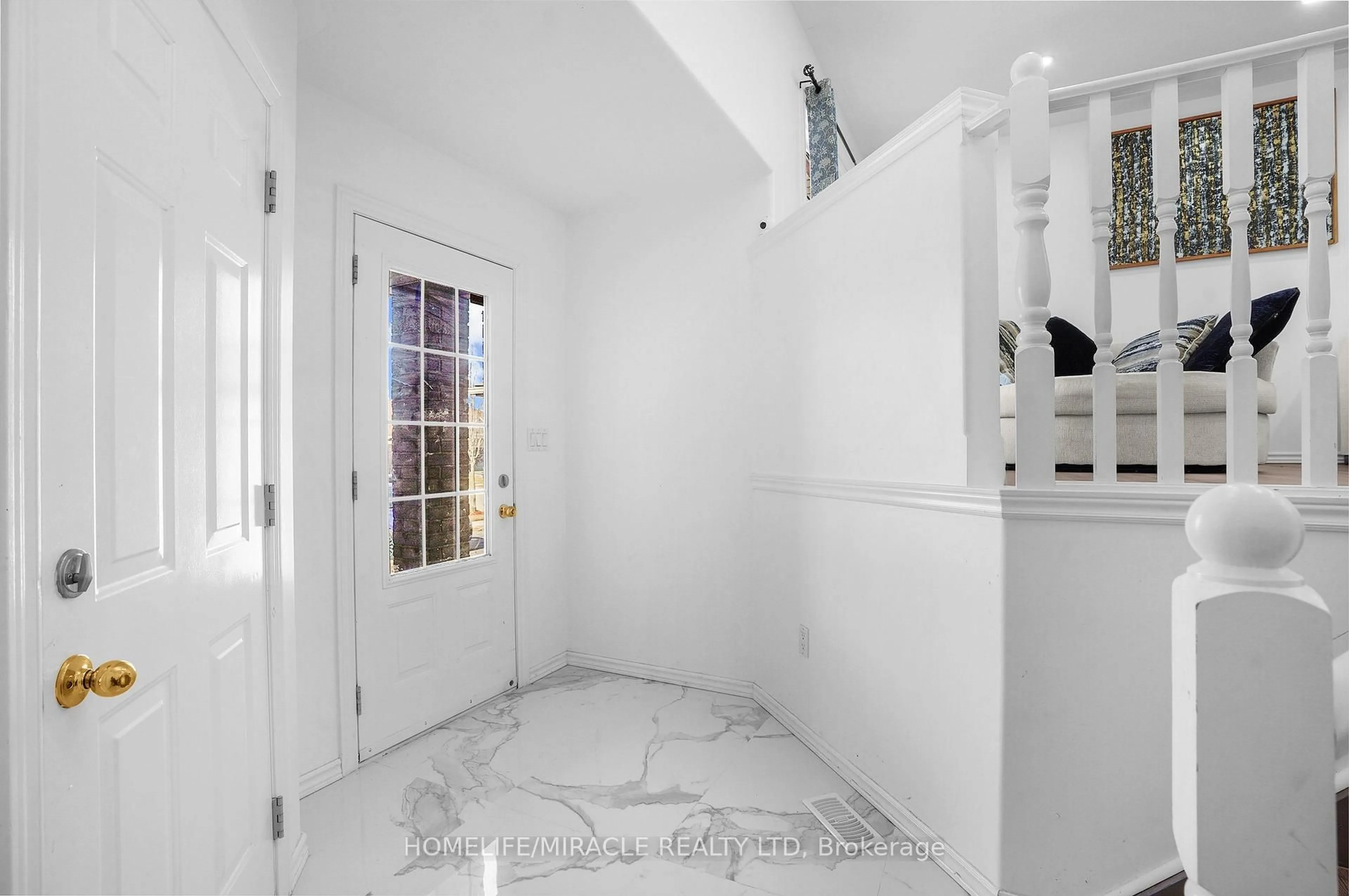 Indoor entryway for 8 Bradley Lane, Brantford Ontario N3T 6R5