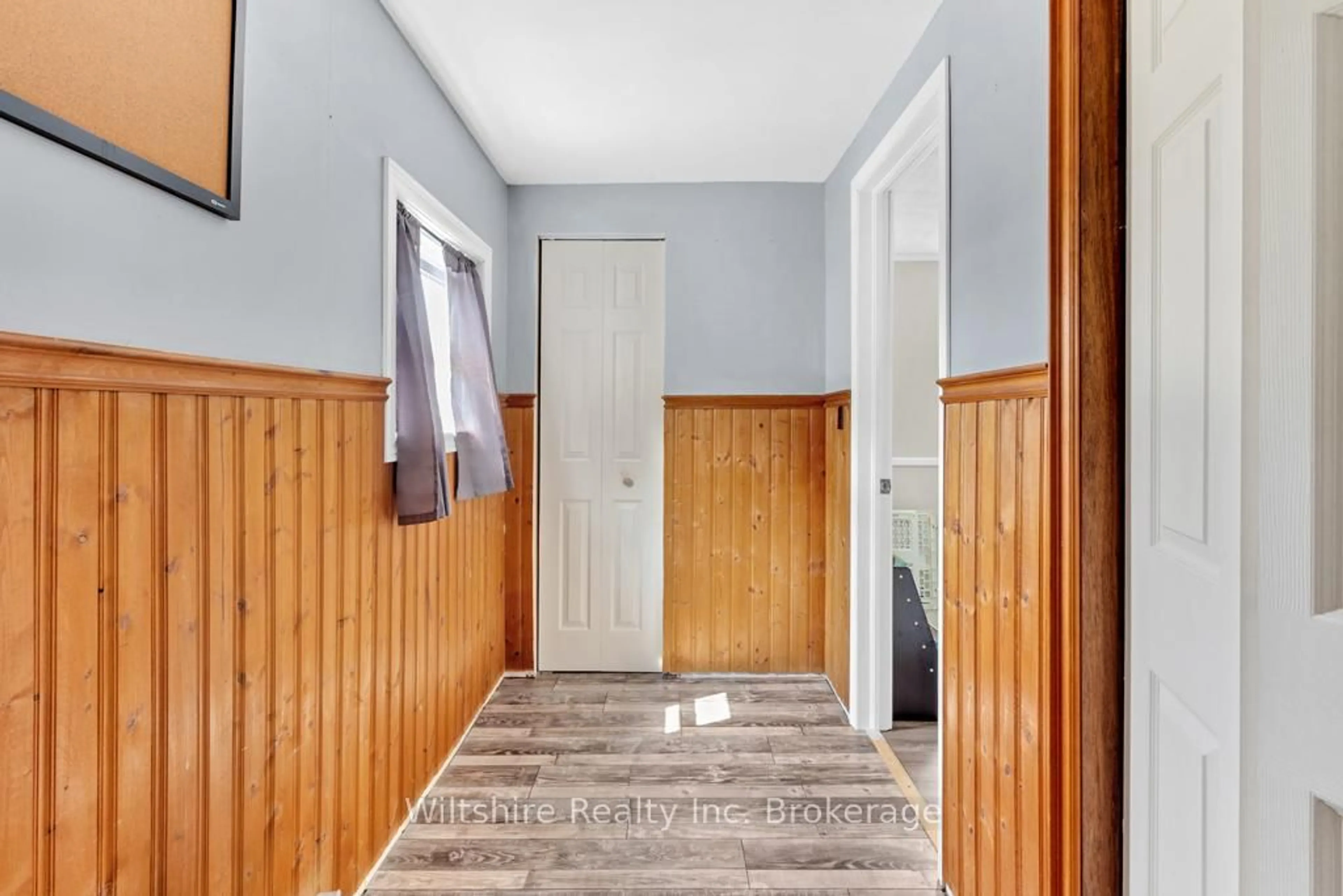 Indoor entryway for 53608 Best Line, Bayham Ontario N5H 2R3