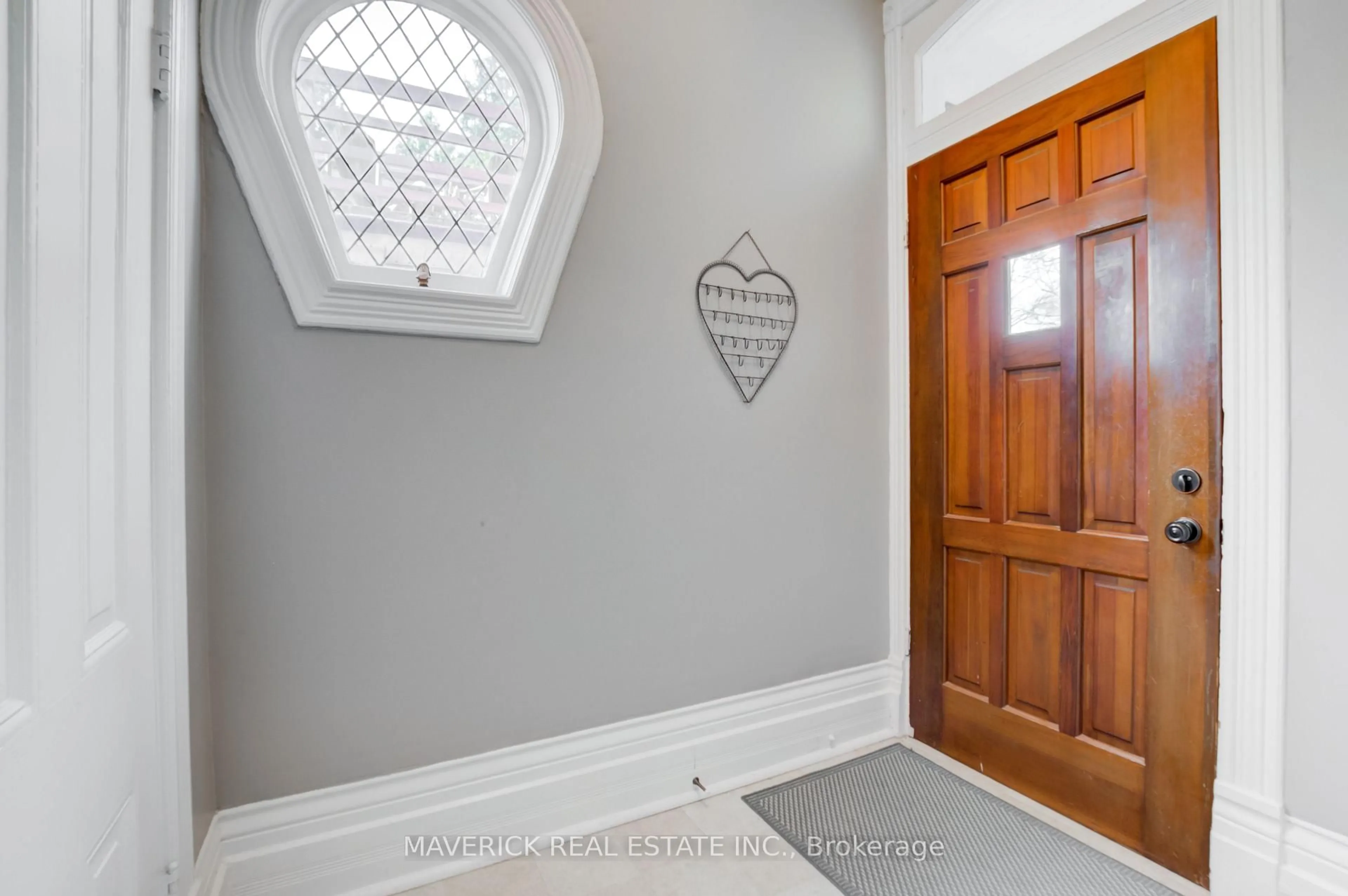 Indoor entryway for 125 St James St, London East Ontario N6A 1W6