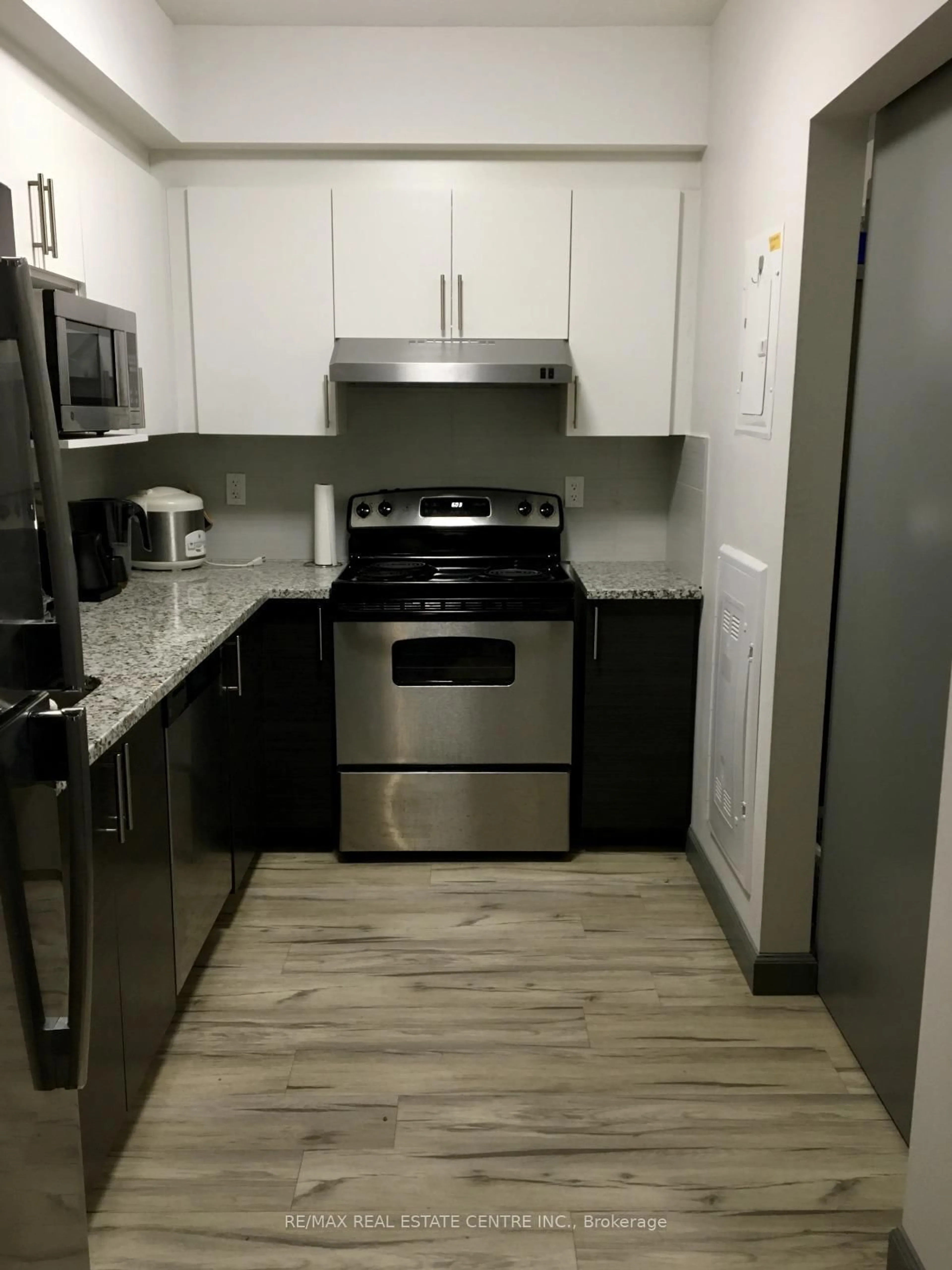 Standard kitchen, unknown for 258B Sunview St #279, Waterloo Ontario N2L 3V9