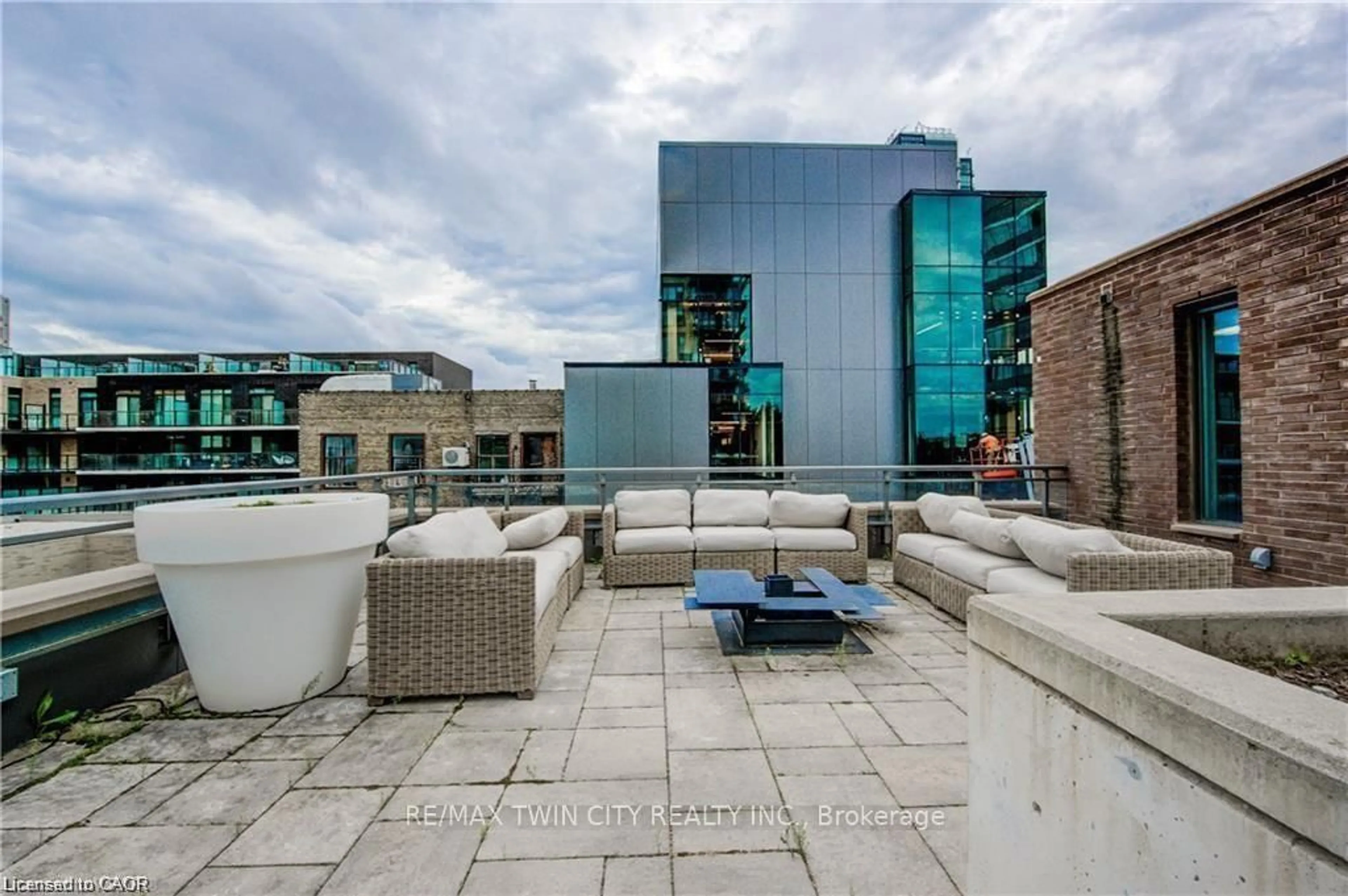 Patio, unknown for 85 Duke St #112, Kitchener Ontario N2H 0B7