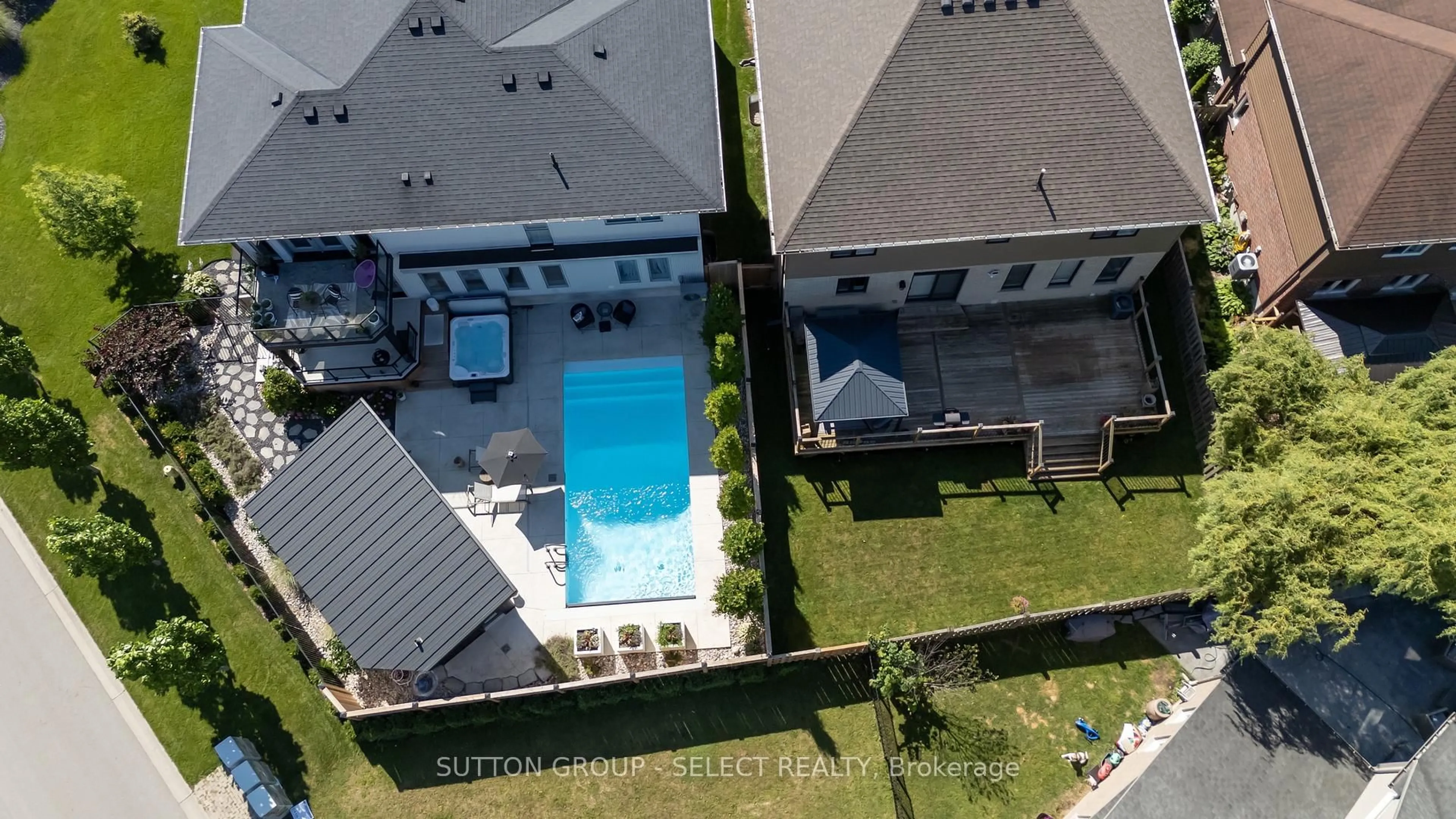 A pic from outside/outdoor area/front of a property/back of a property/a pic from drone, city buildings view from balcony for 7 Valleyview Cres, Middlesex Centre Ontario N0L 1R0