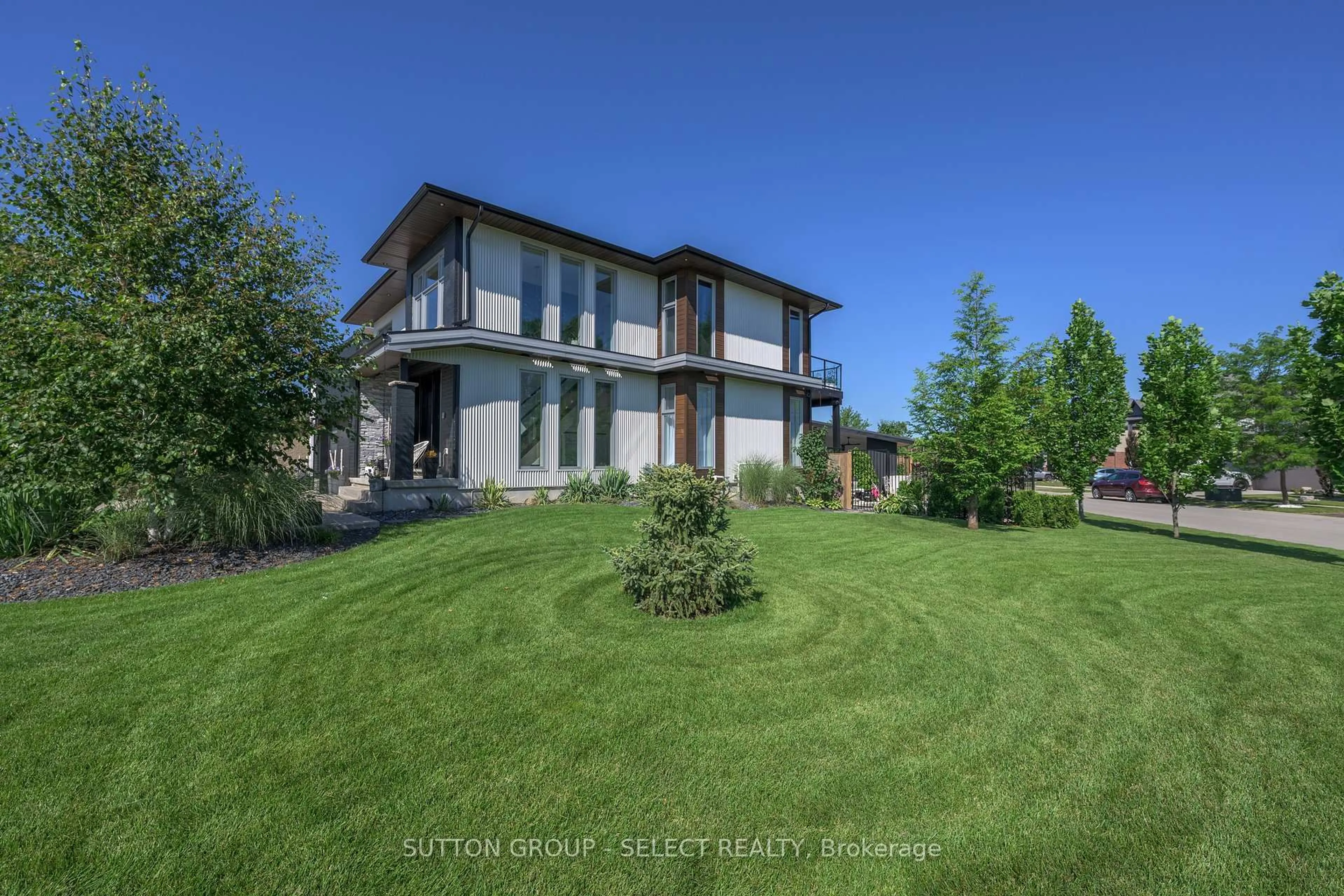 A pic from outside/outdoor area/front of a property/back of a property/a pic from drone, unknown for 7 Valleyview Cres, Middlesex Centre Ontario N0L 1R0