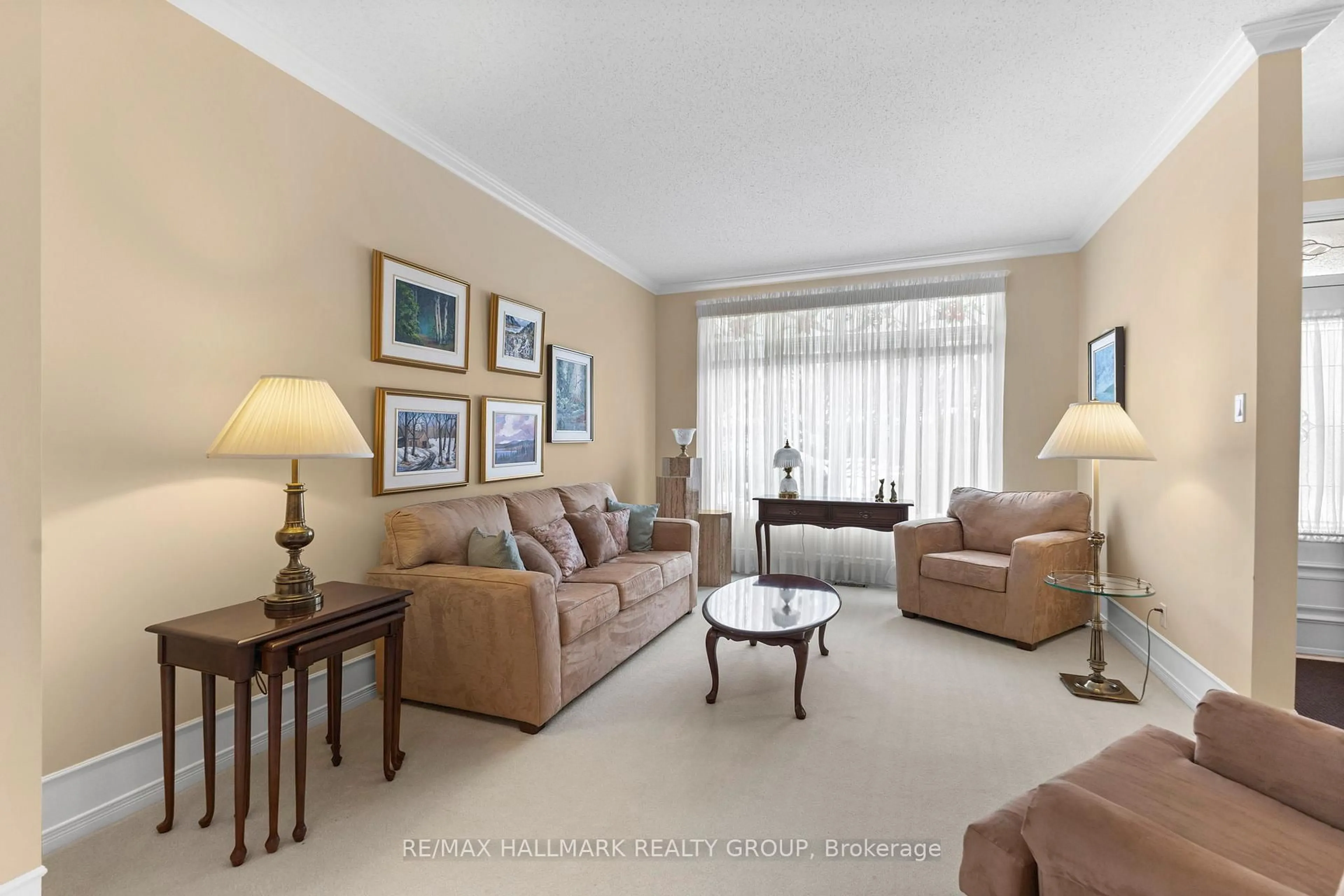 Living room with furniture, carpet floor for 2202 Nature Trail Cres, Ottawa Ontario K1W 1E6