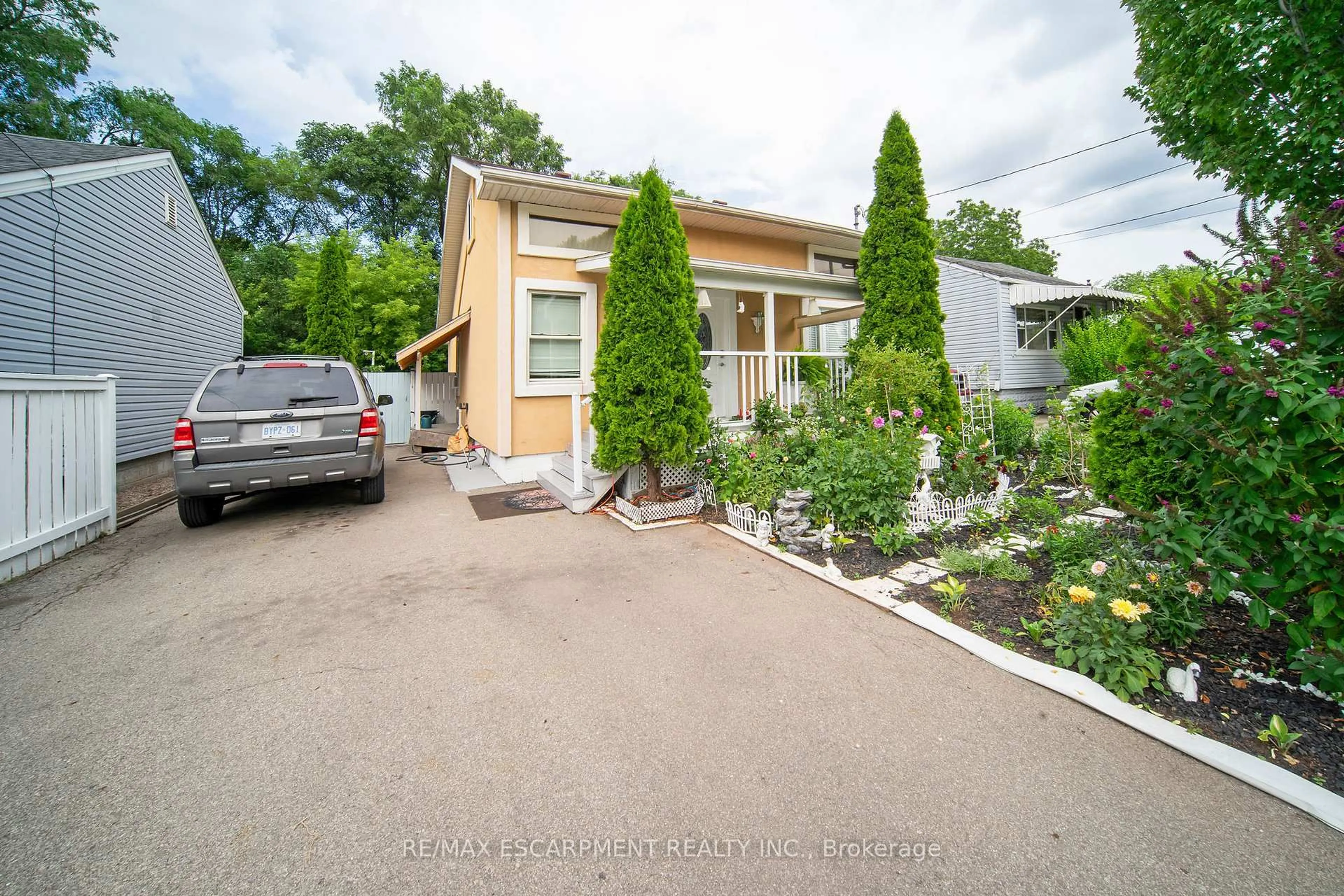 Unknown for 15 Dalhousie Ave, Hamilton Ontario L8L 3J4