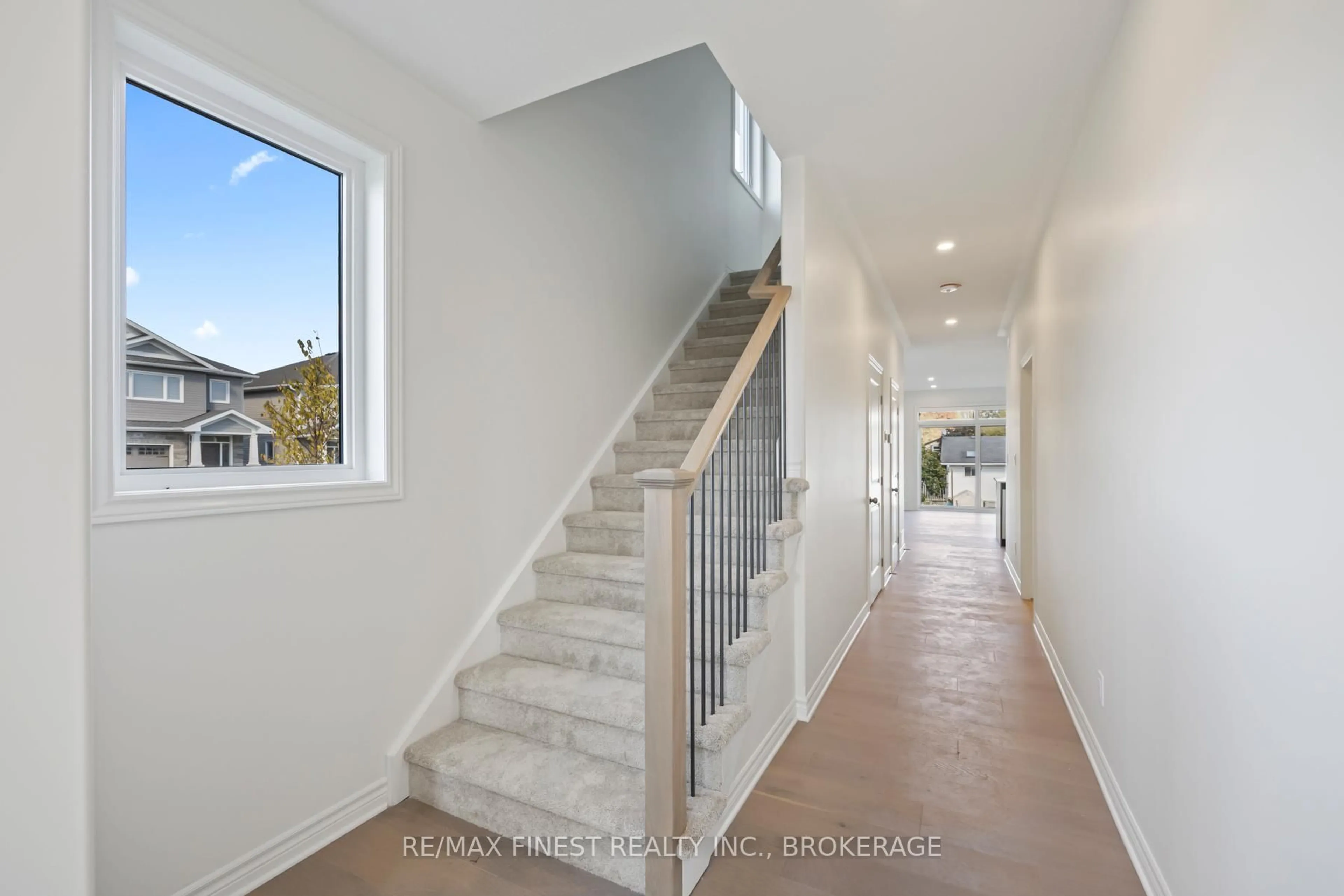 Stairs for 198 HERITAGE PARK Dr, Greater Napanee Ontario K7R 3X8