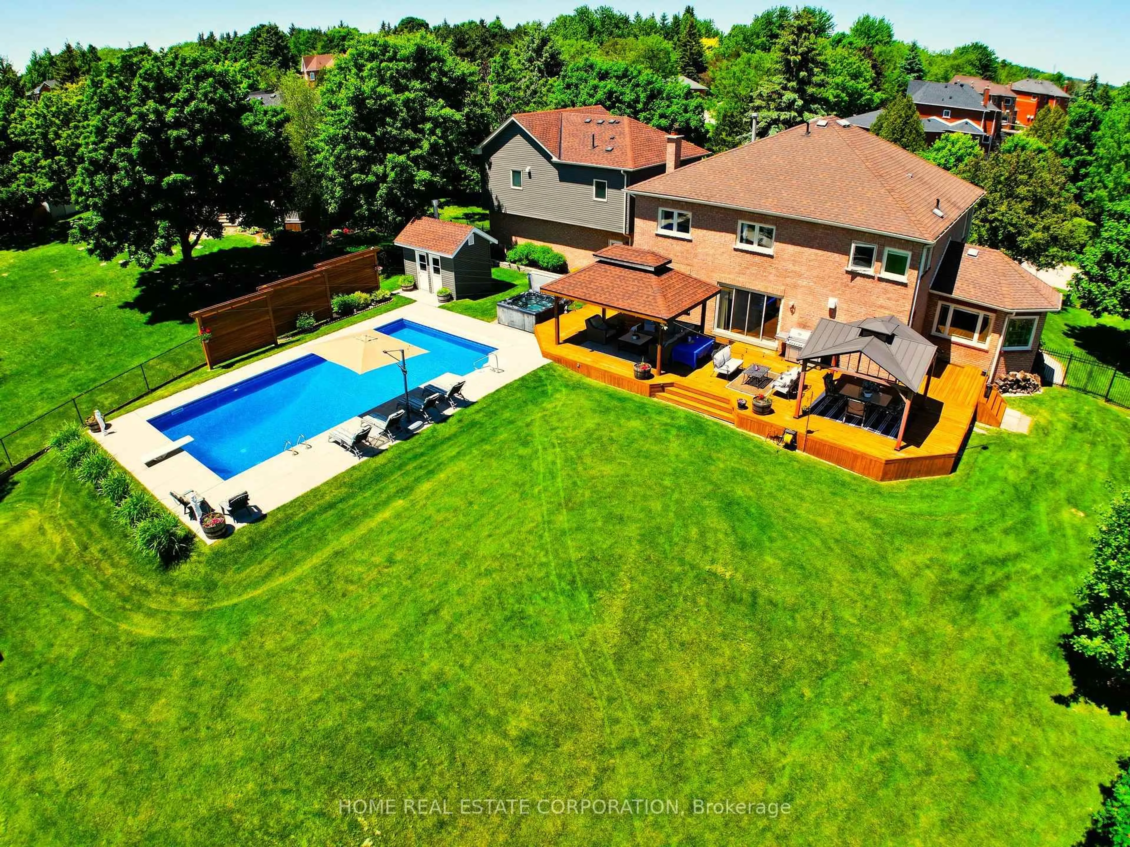 A pic from outside/outdoor area/front of a property/back of a property/a pic from drone, water/lake/river/ocean view for 14 Hawthorne Rd, Mono Ontario L9W 6G7