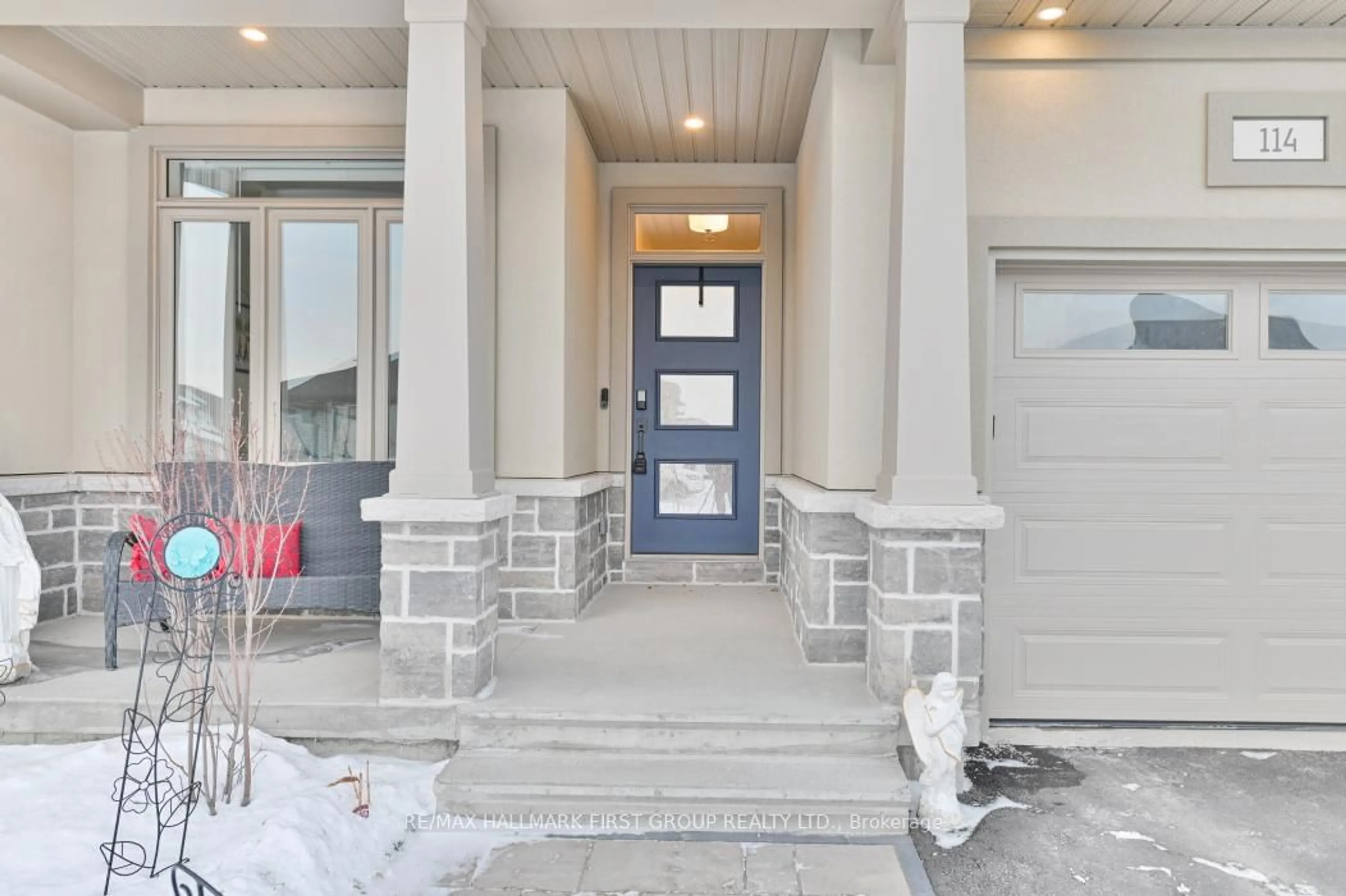 Indoor entryway for 114 Athabaska Dr, Belleville Ontario K8N 0V6