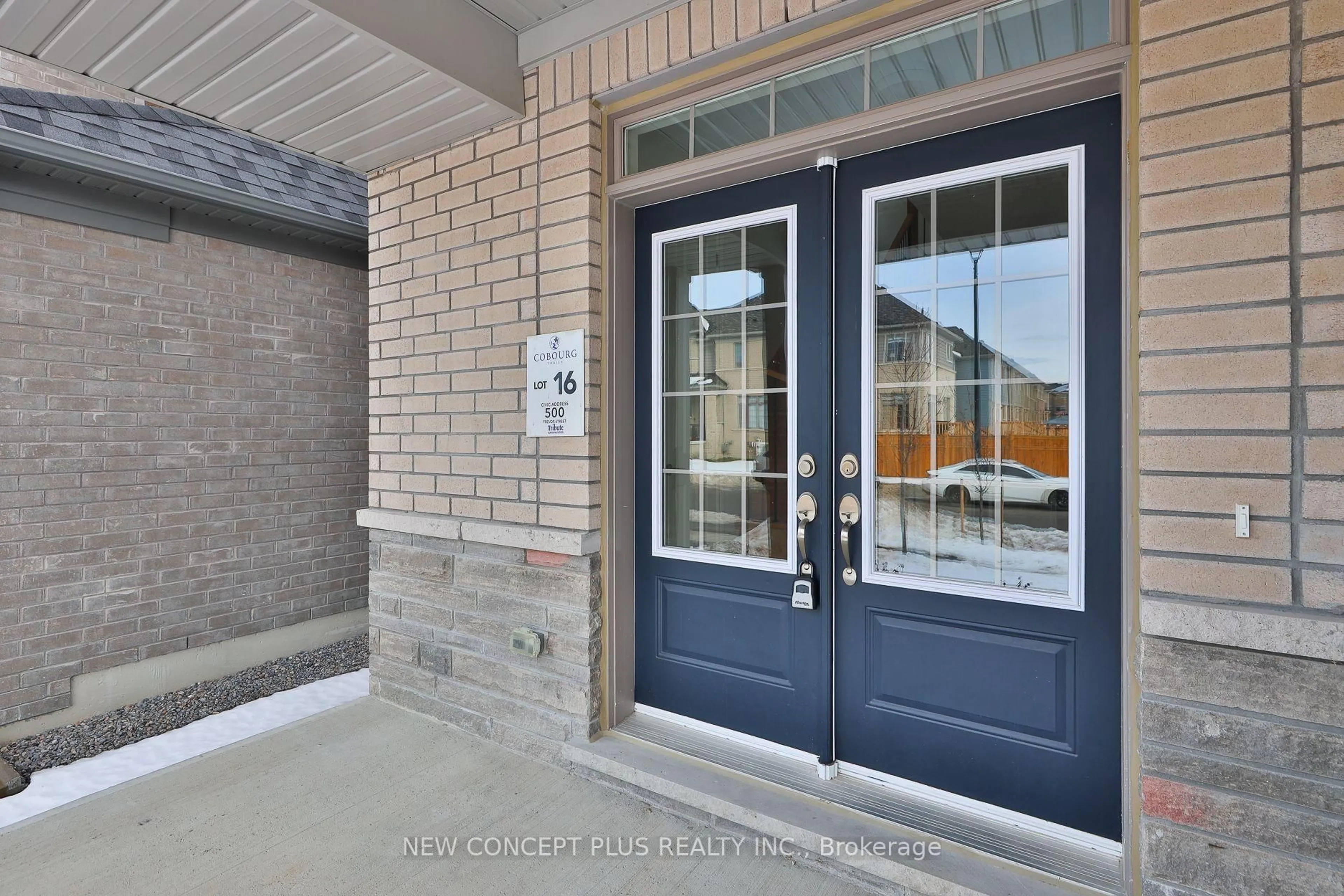 Indoor entryway for 500 Trevor St, Cobourg Ontario K9A 4J5