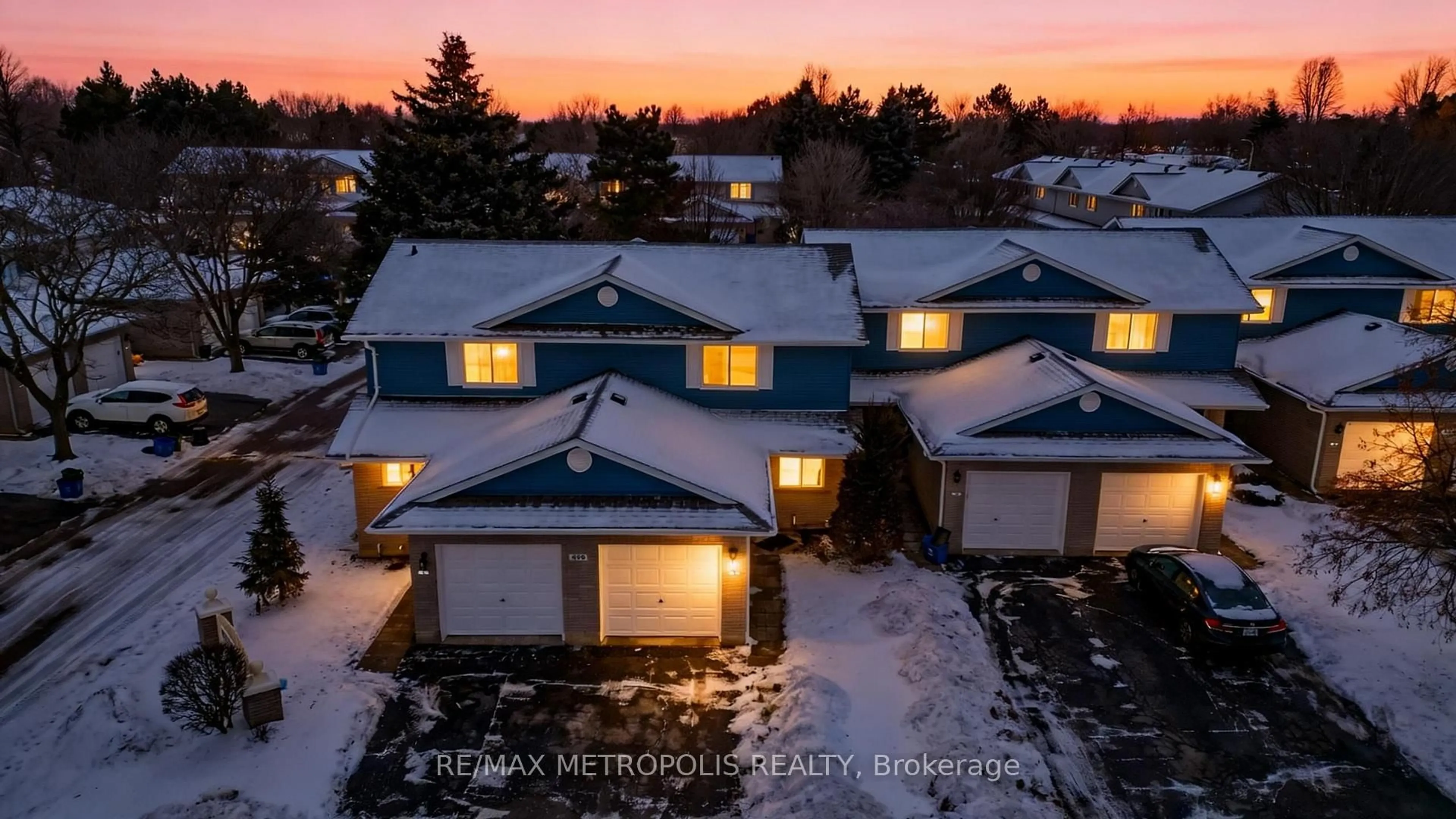 A pic from outside/outdoor area/front of a property/back of a property/a pic from drone, street for 455 Kingscourt Dr #2, Waterloo Ontario N2K 3R5