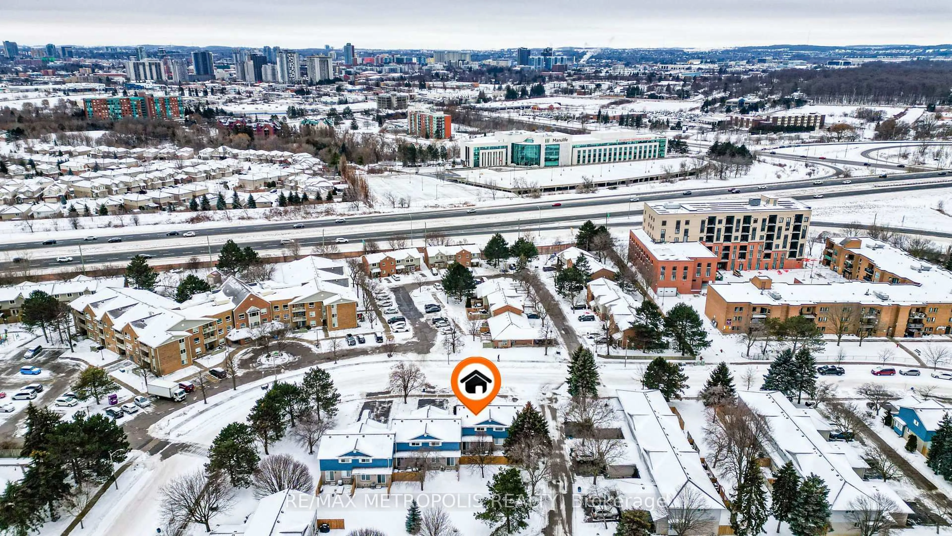 A pic from outside/outdoor area/front of a property/back of a property/a pic from drone, city buildings view from balcony for 455 Kingscourt Dr #2, Waterloo Ontario N2K 3R5