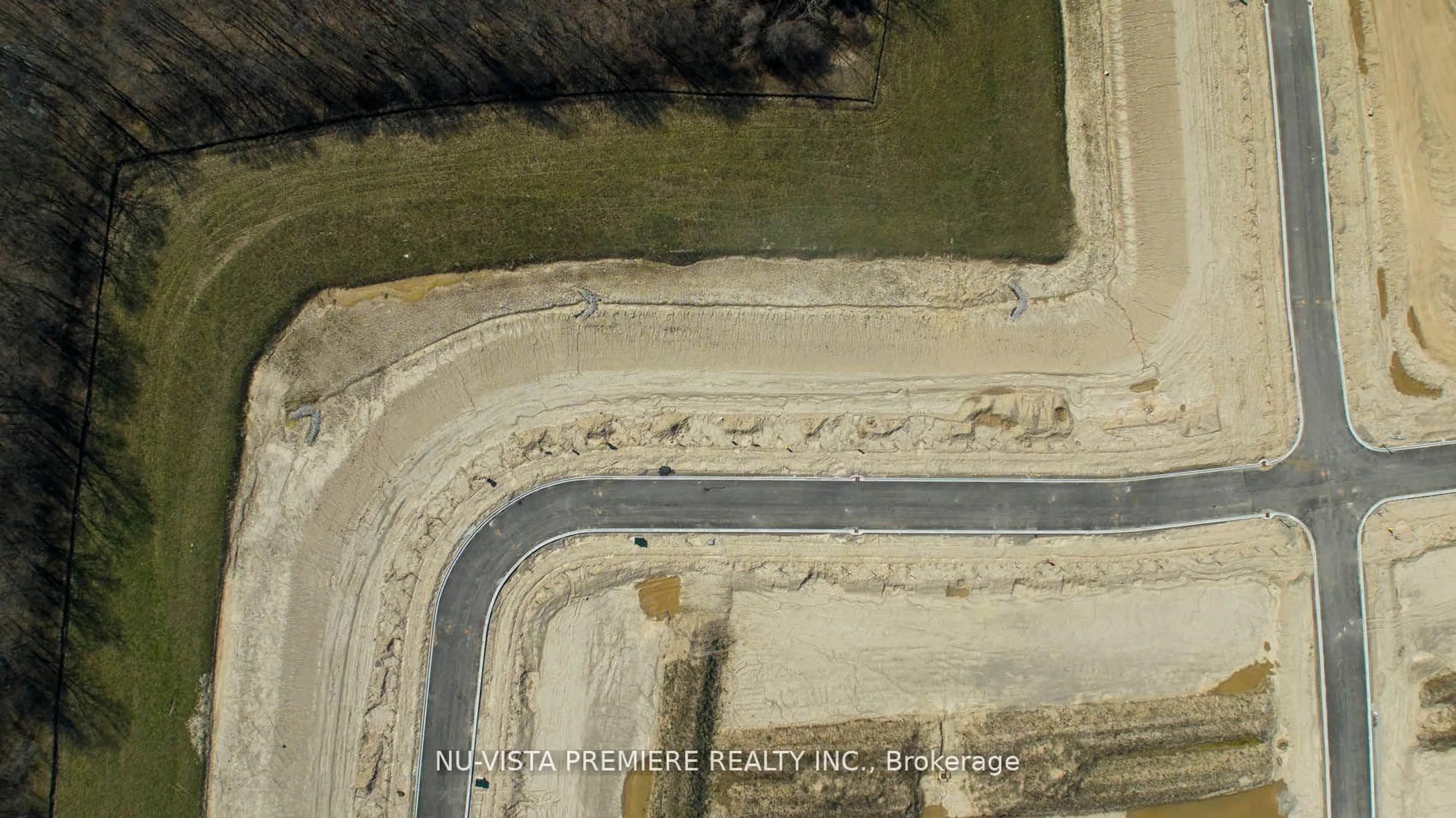 A pic from outside/outdoor area/front of a property/back of a property/a pic from drone, street for 1189 Honeywood Dr, London South Ontario N6M 1C1