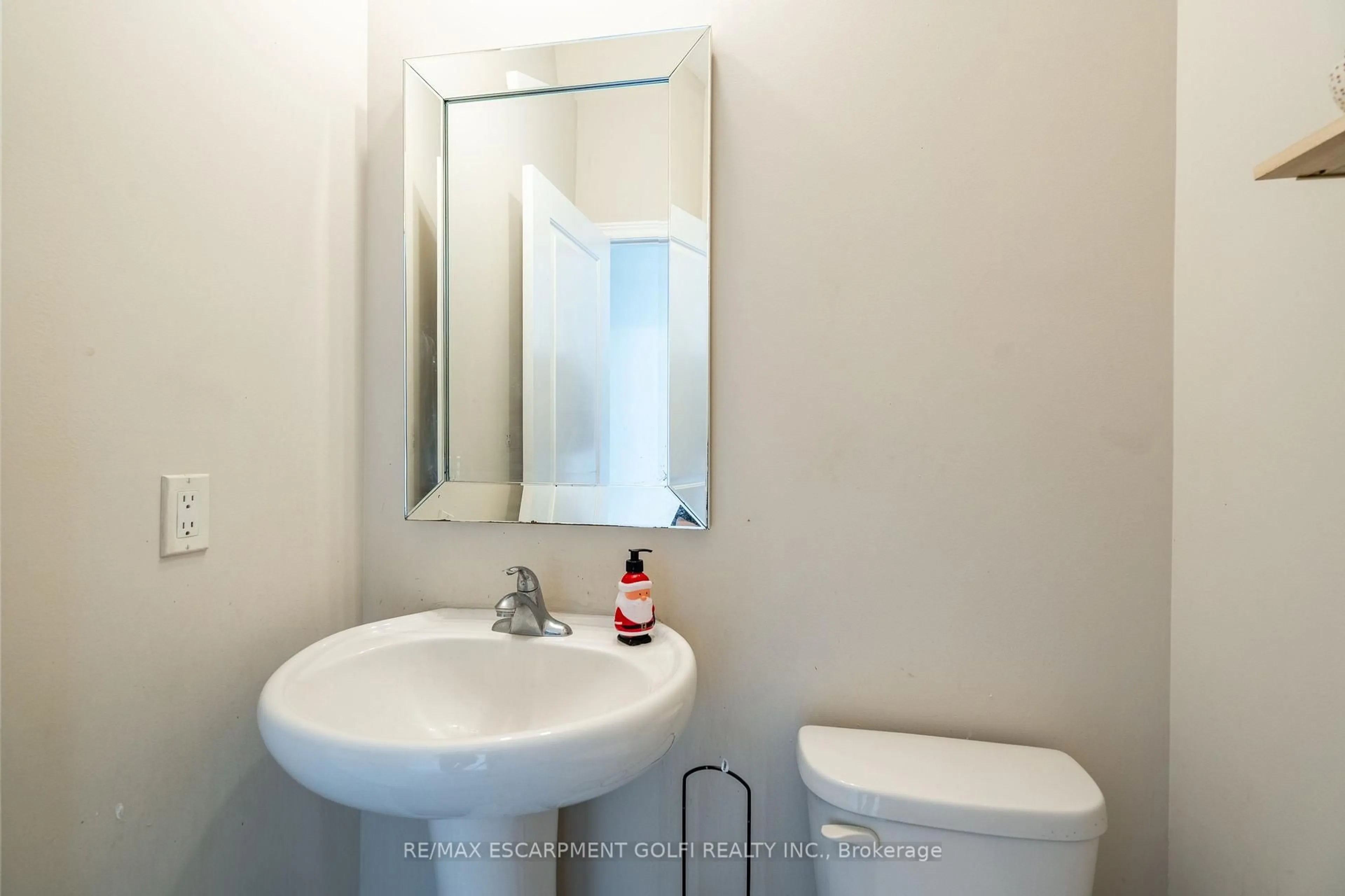 Standard bathroom, unknown for 98 SHOREVIEW Pl #40, Hamilton Ontario L8E 0J4