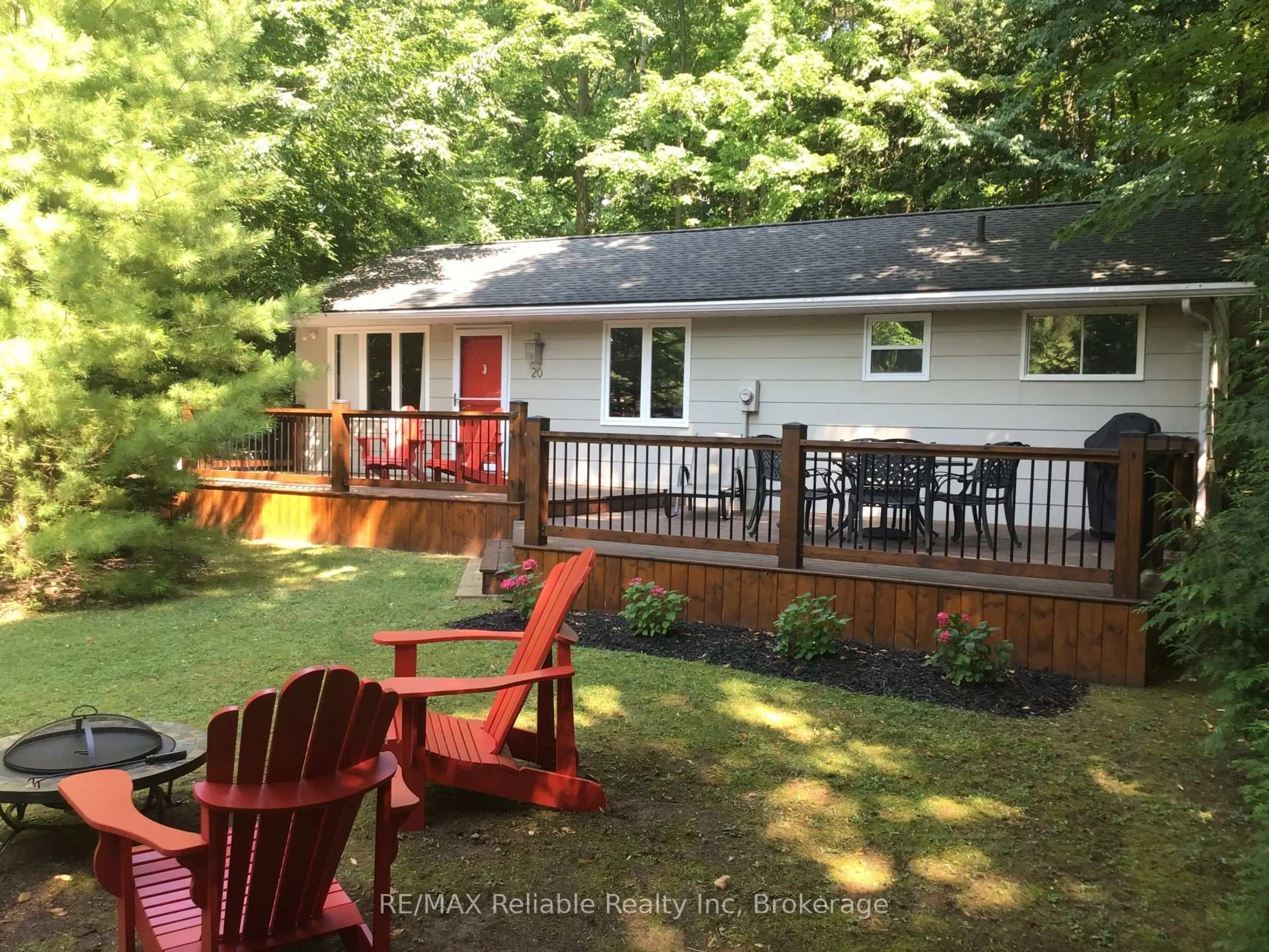 A pic from outside/outdoor area/front of a property/back of a property/a pic from drone, water/lake/river/ocean view for 20 George St, Bluewater Ontario N0M 1G0