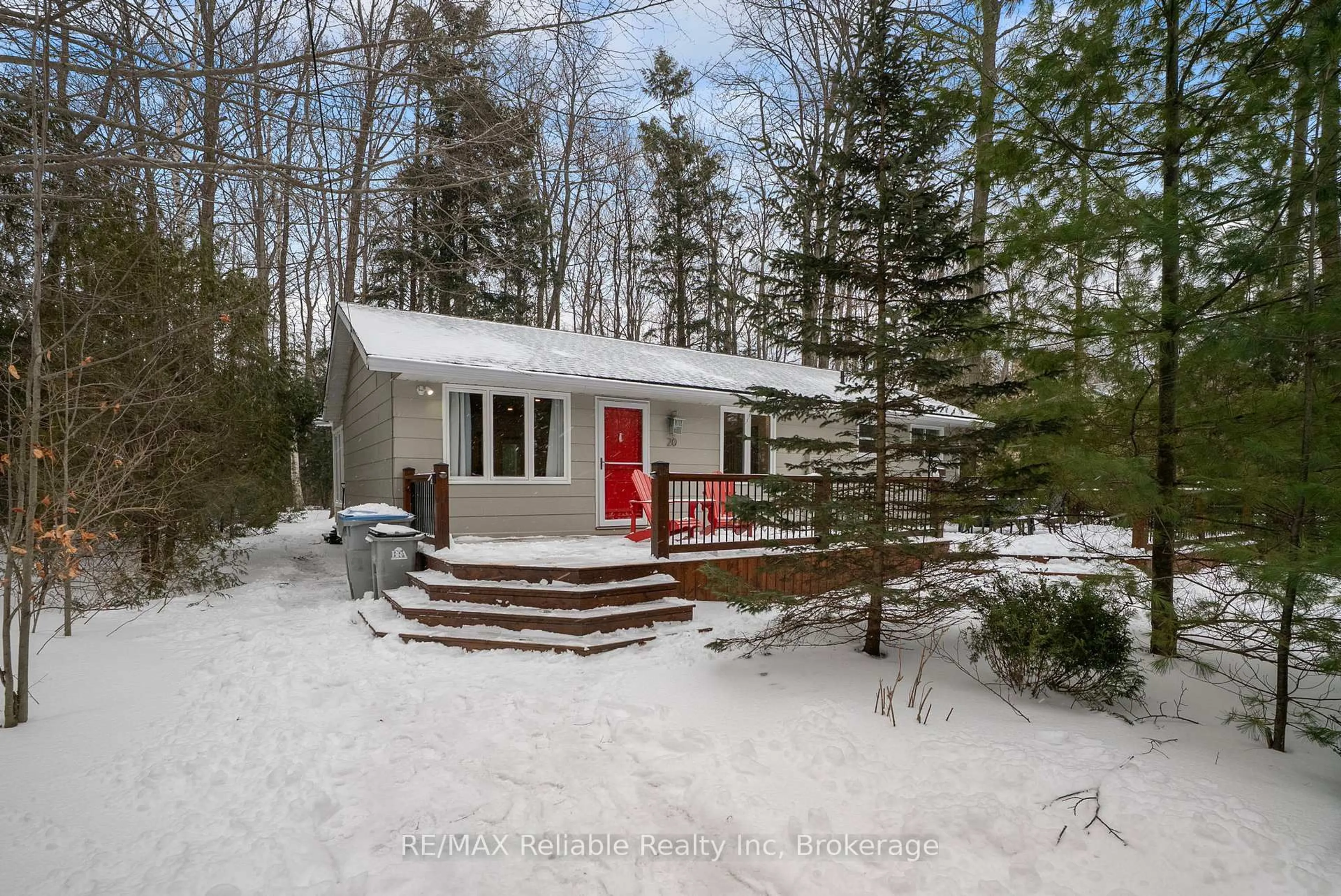 Unknown for 20 George St, Bluewater Ontario N0M 1G0