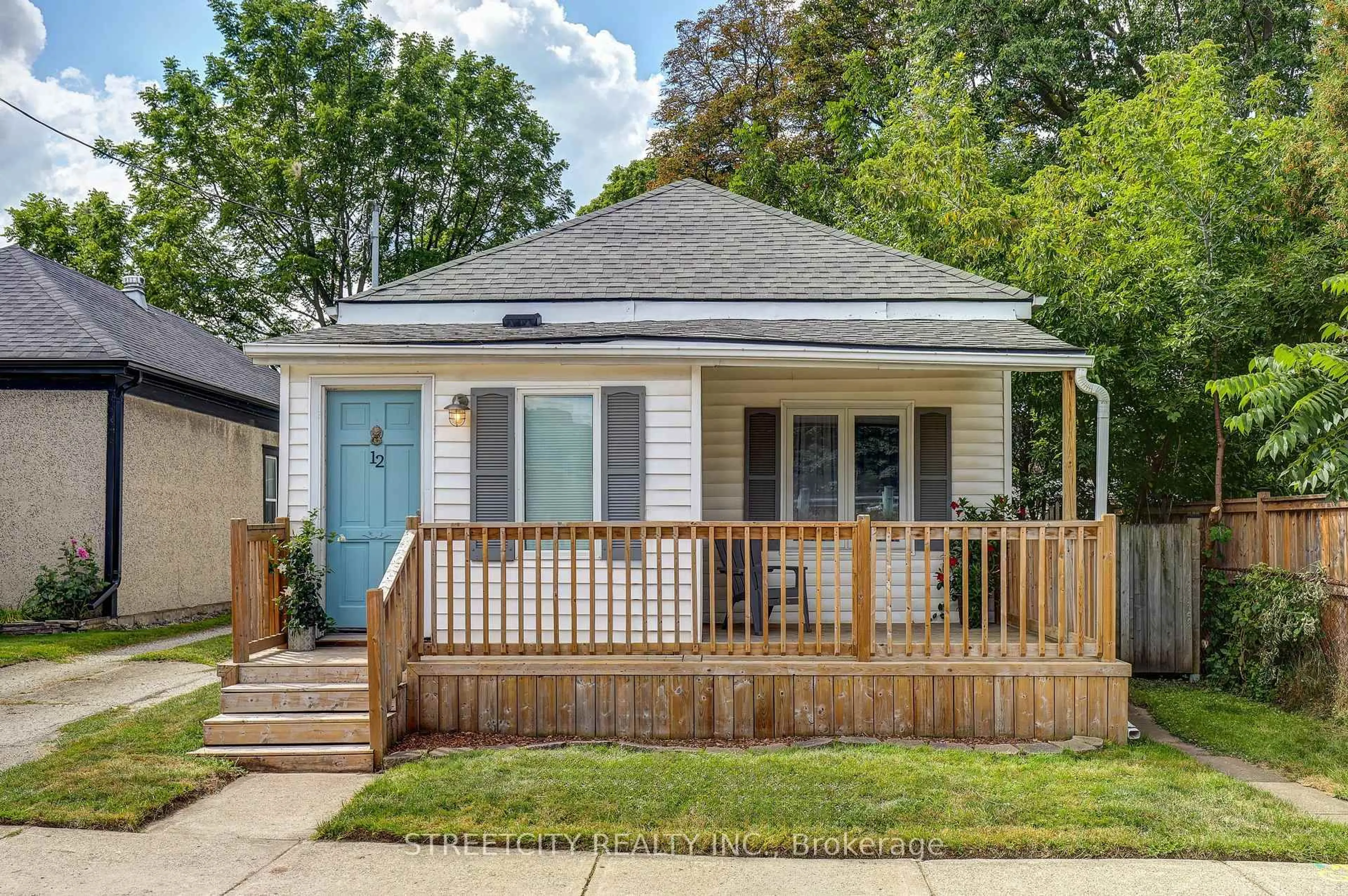 Home with vinyl exterior material, street for 12 Cavendish Cres, London North Ontario N6H 1A2