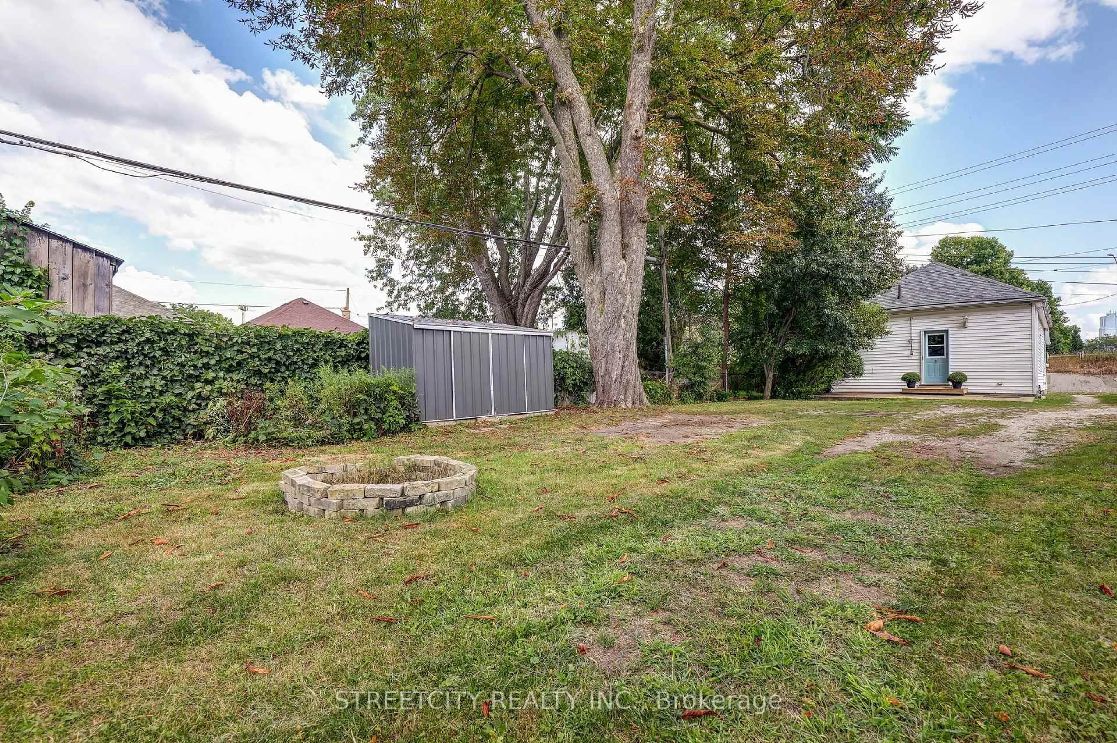 A pic from outside/outdoor area/front of a property/back of a property/a pic from drone, street for 12 Cavendish Cres, London North Ontario N6H 1A2