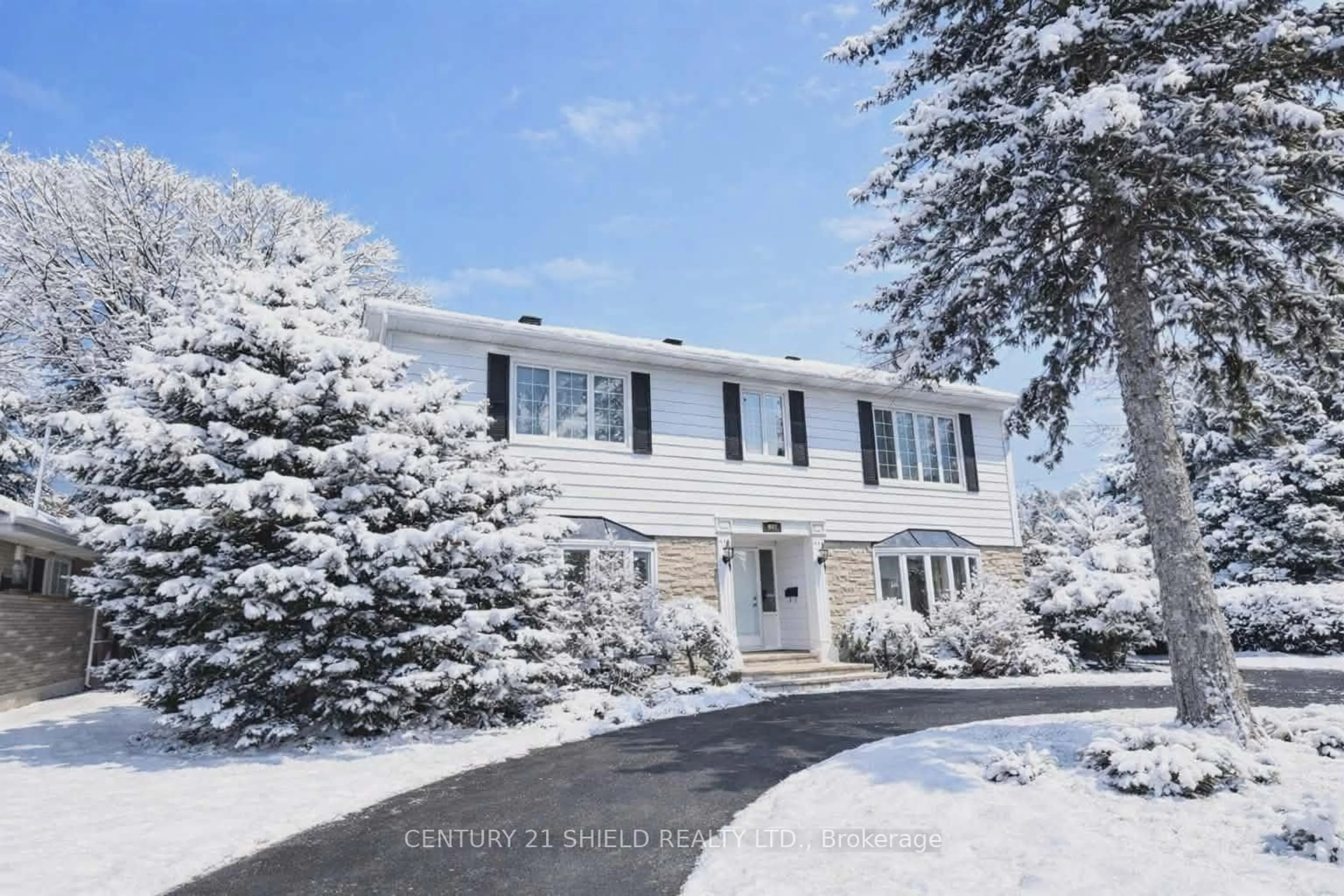 Home with vinyl exterior material, street for 903 Riverdale Ave, Cornwall Ontario K6J 2L3