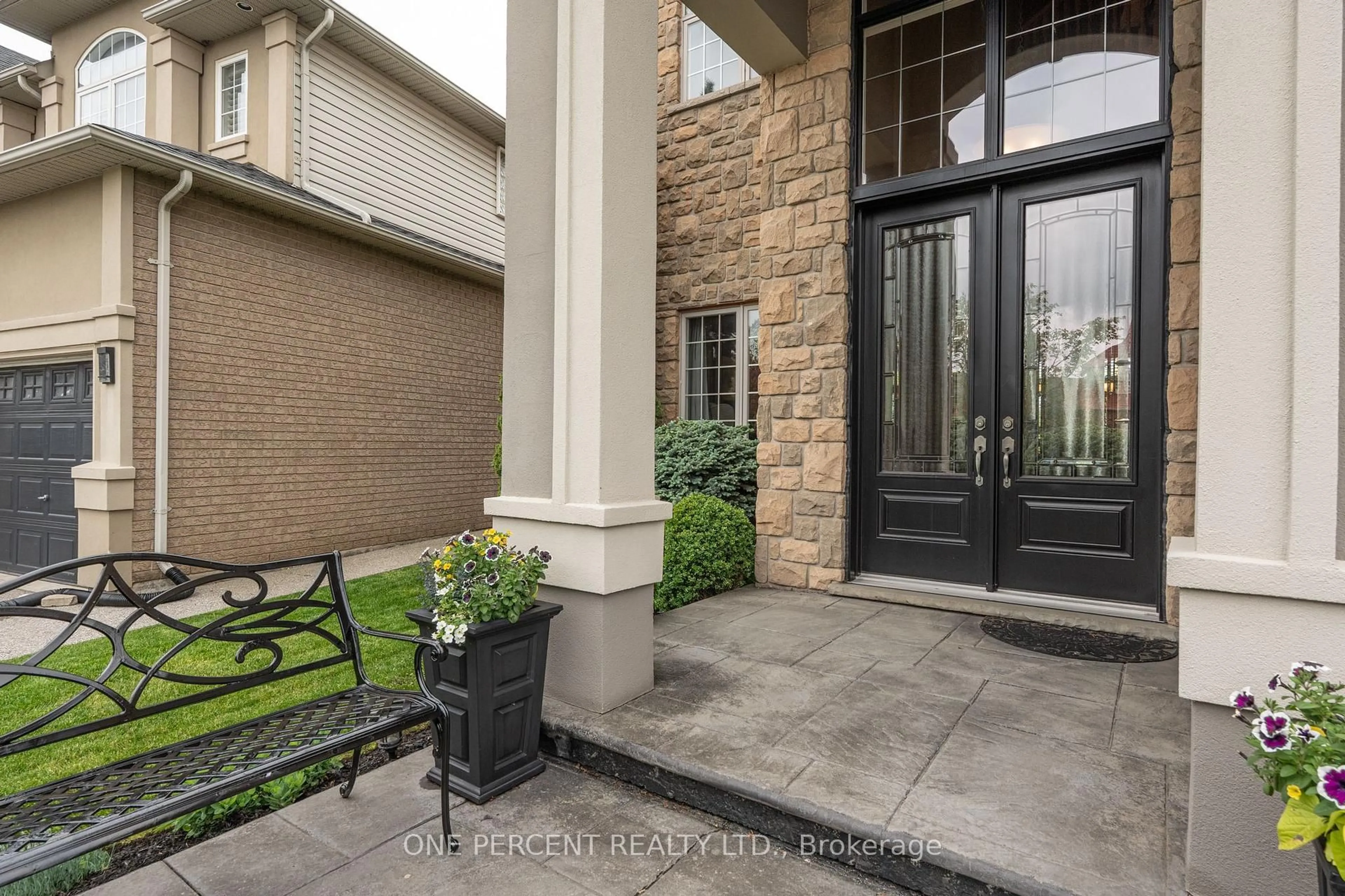 Indoor entryway for 194 Joshua Ave, Hamilton Ontario L9K 1R7