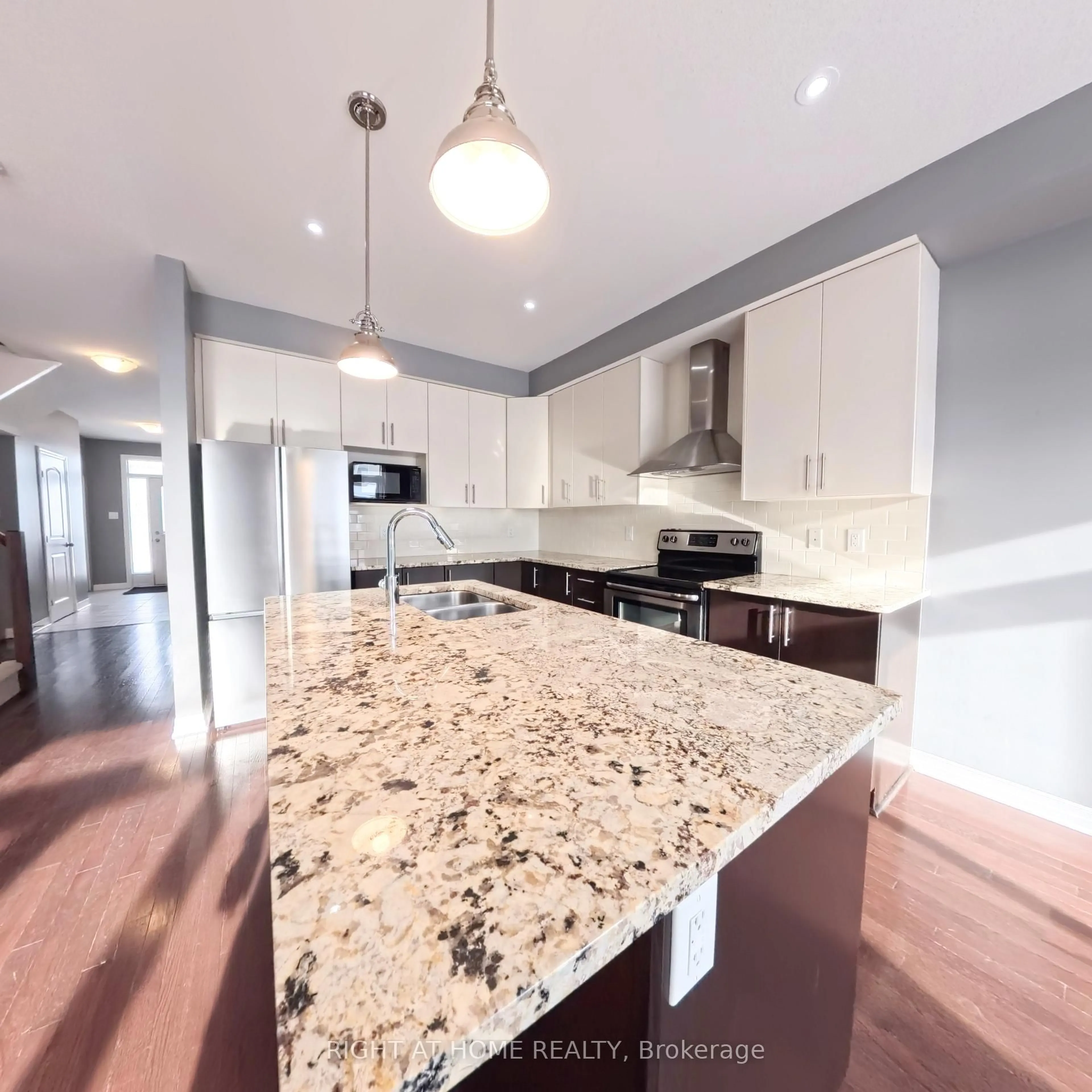 Open concept kitchen, unknown for 617 Sunburst St, Ottawa Ontario K1T 0L1