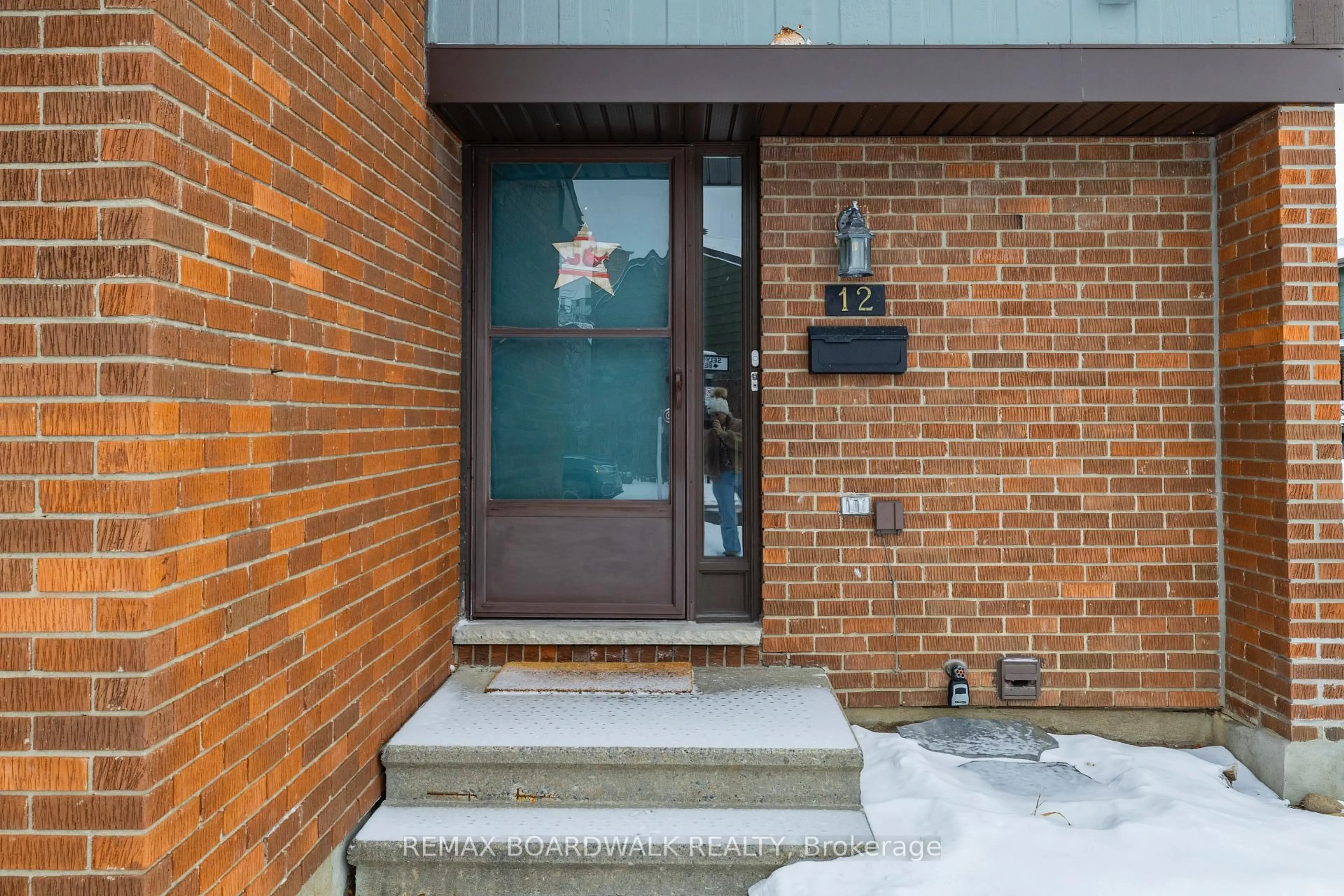 Unknown for 12 Selye Cres, Ottawa Ontario K2K 1C9